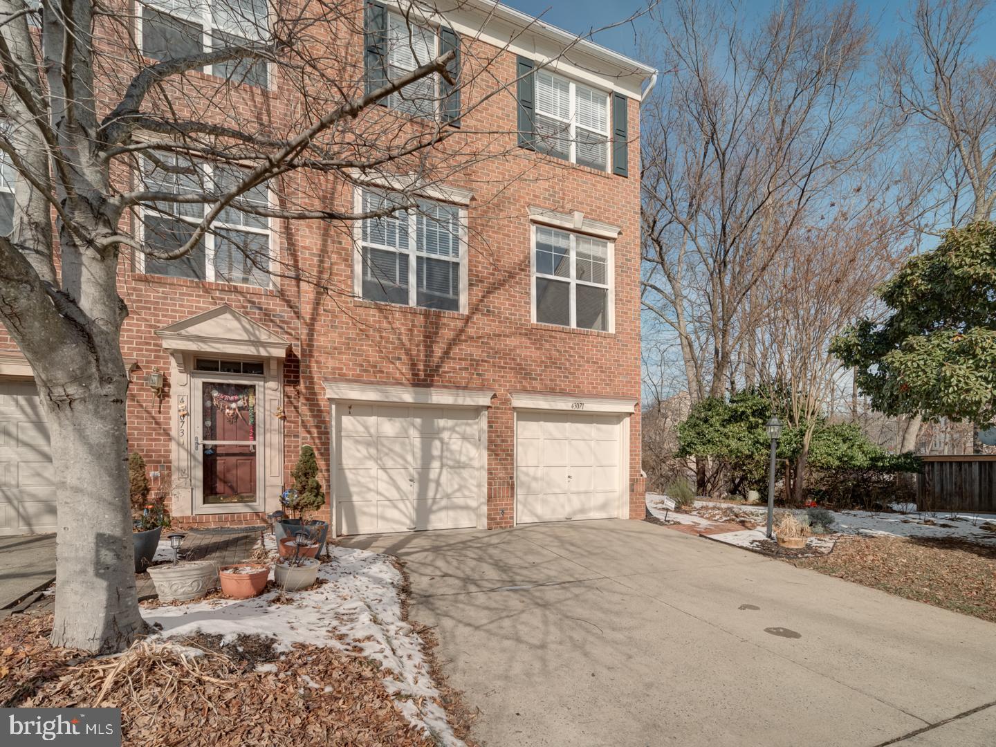 SIGNATURE AT BROADLANDS - Residential