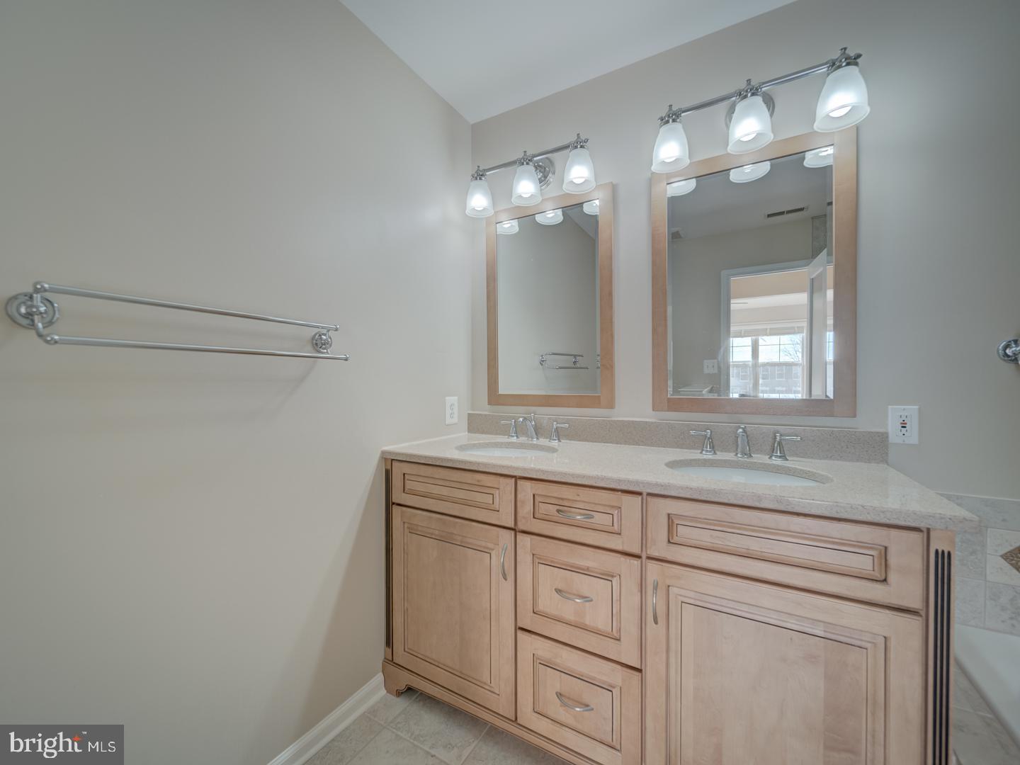 SIGNATURE AT BROADLANDS - Residential