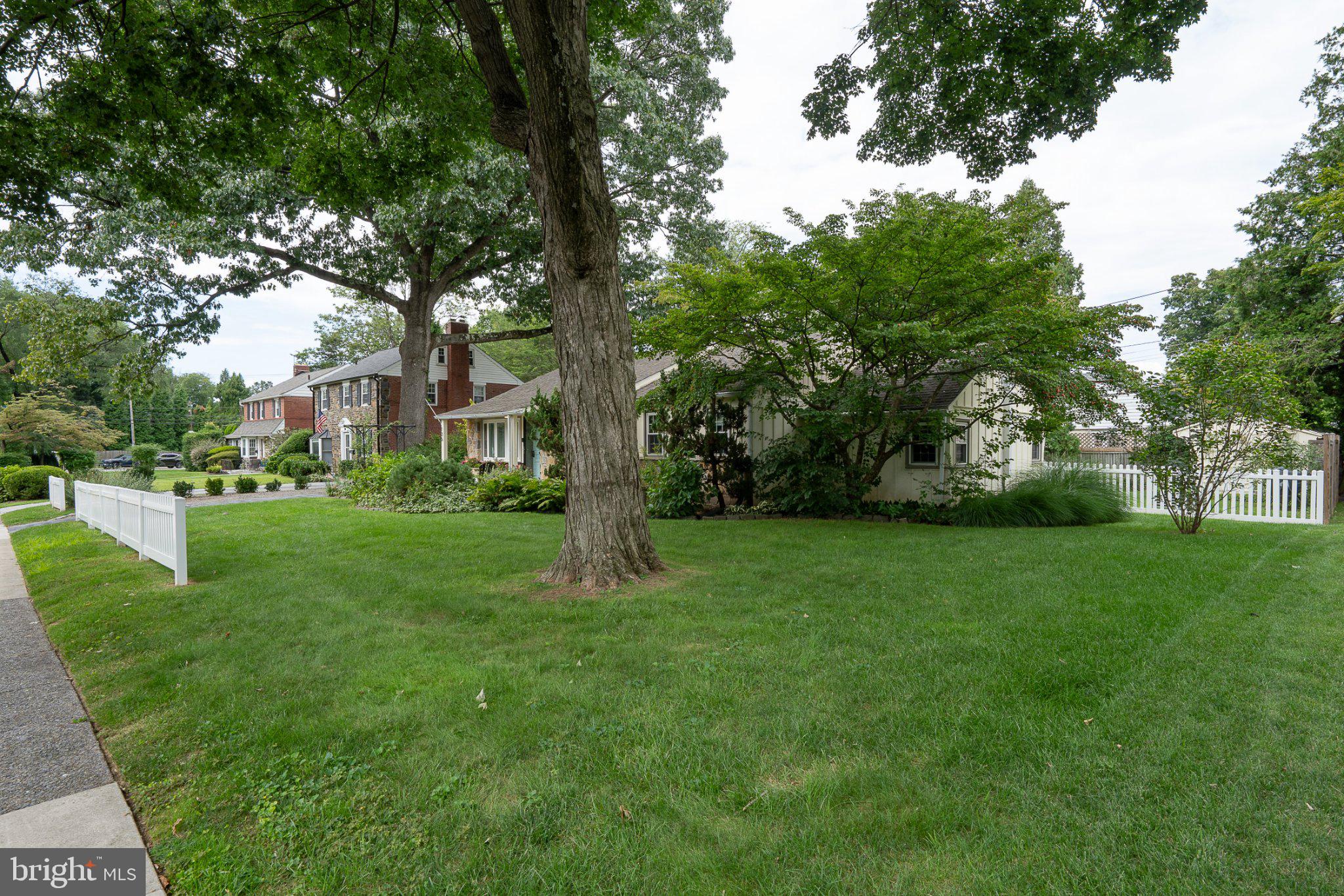 106 N LOWRYS LANE