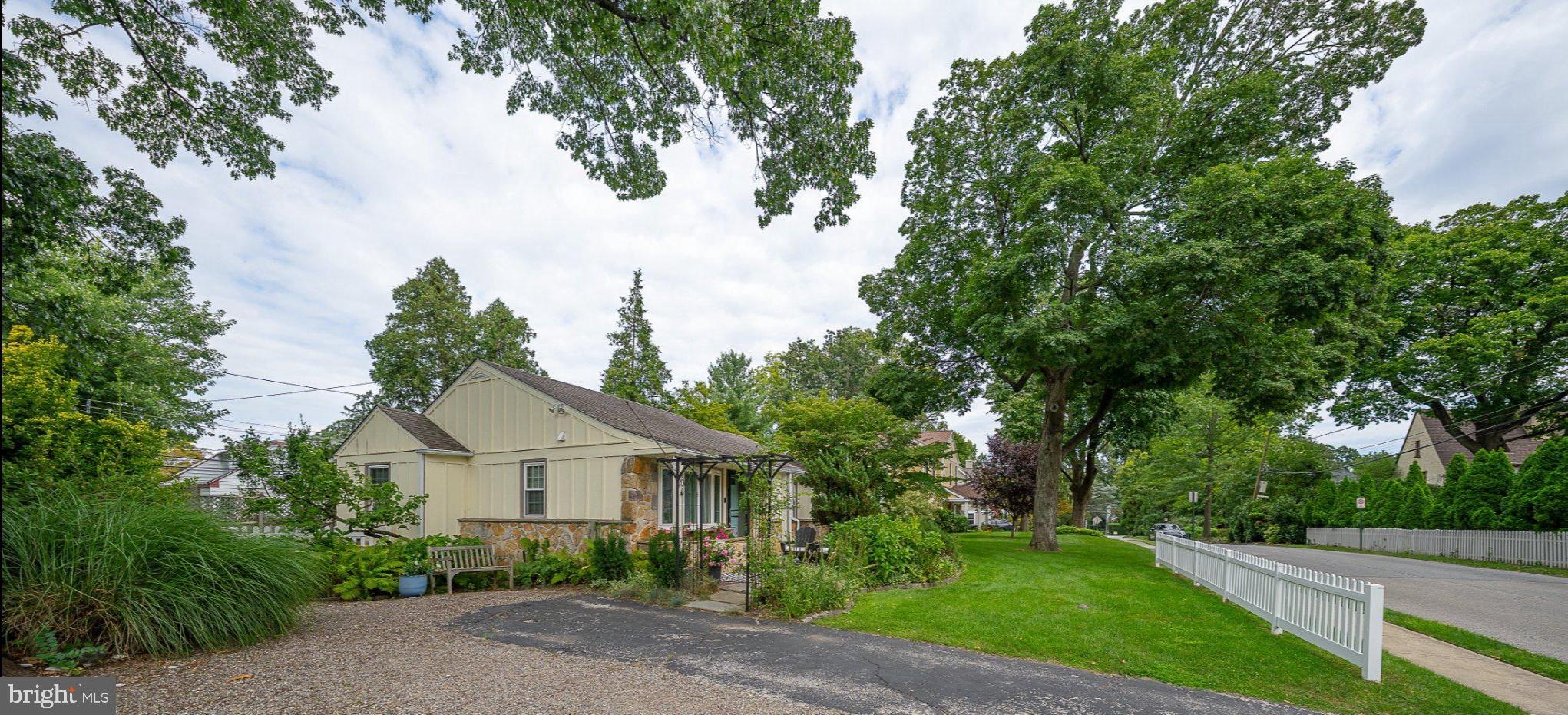 106 N LOWRYS LANE