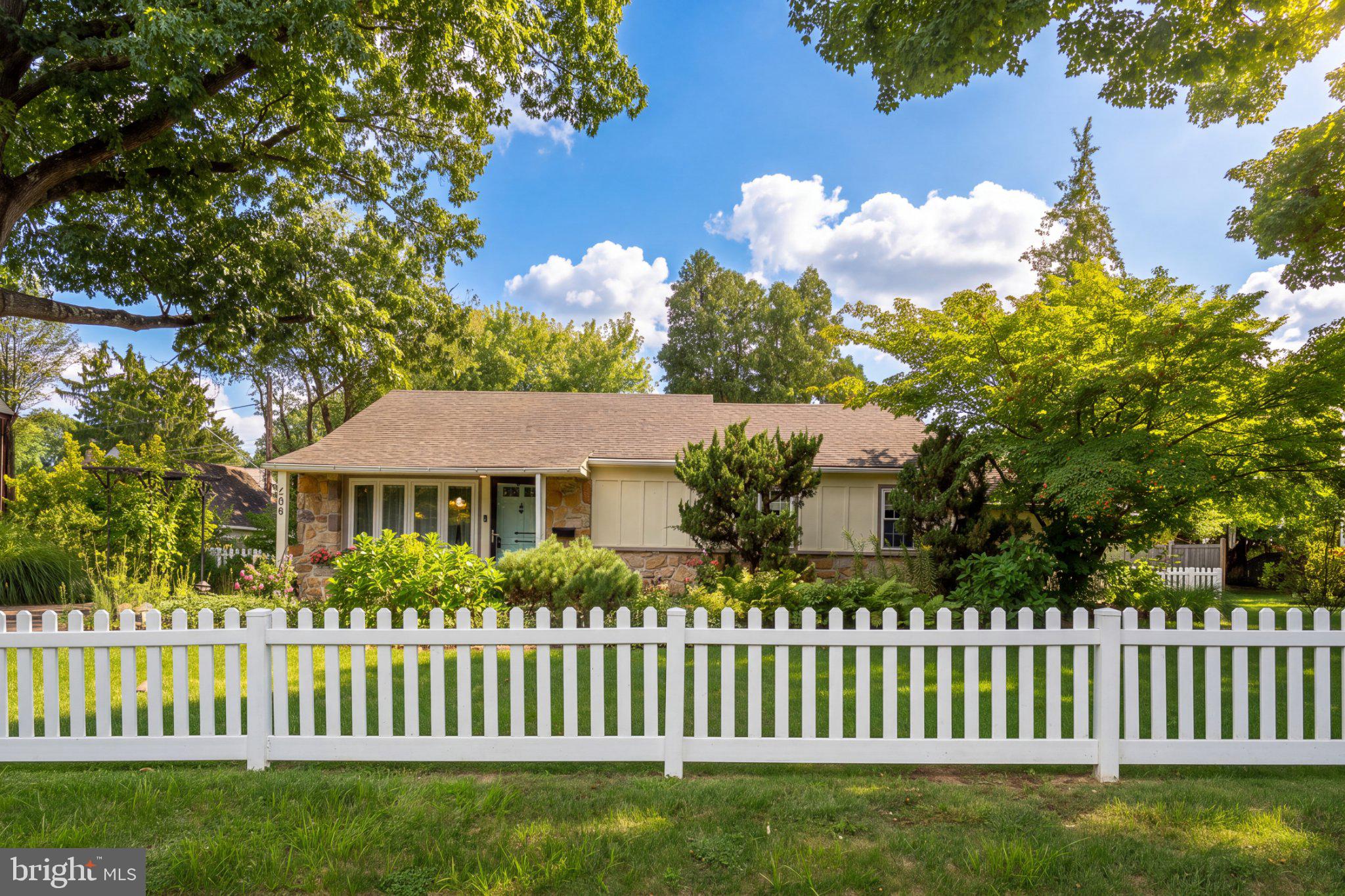 106 N LOWRYS LANE
