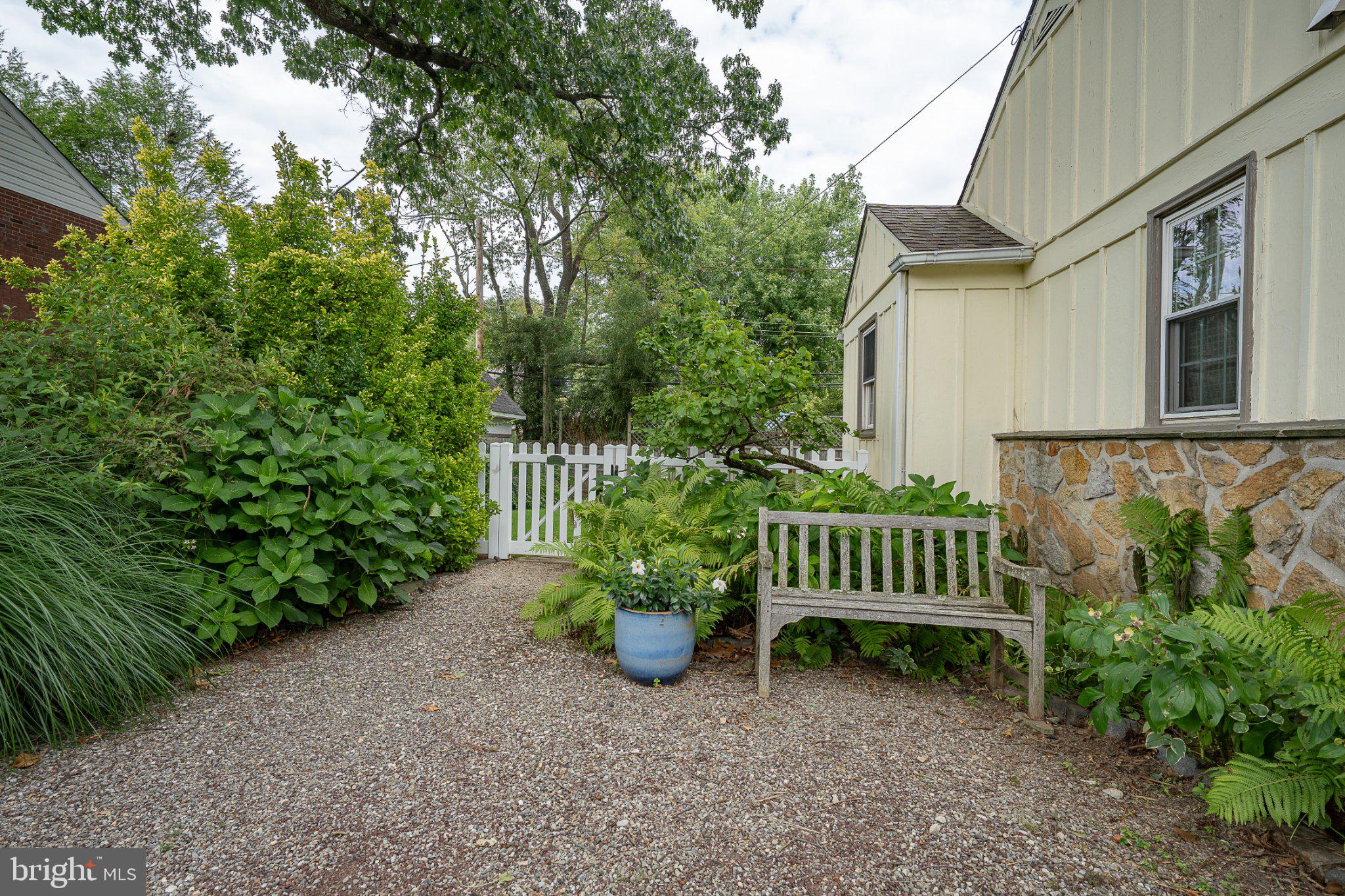 106 N LOWRYS LANE