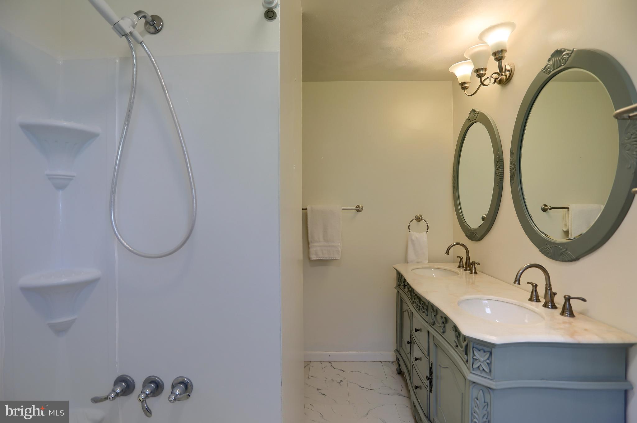 DELBROOK MANOR - Residential