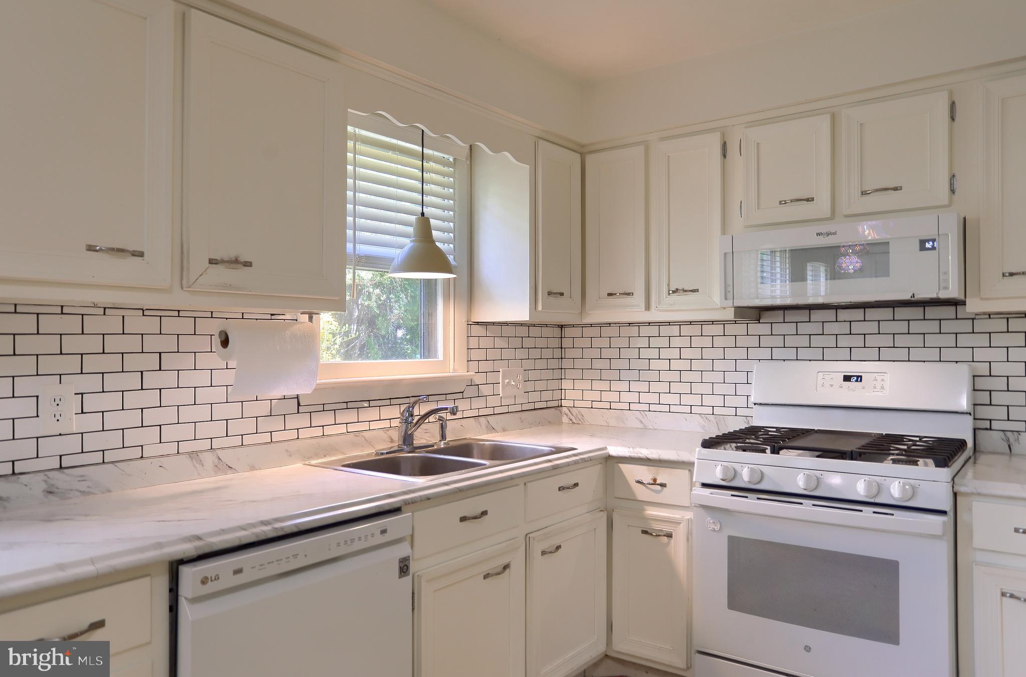 DELBROOK MANOR - Residential