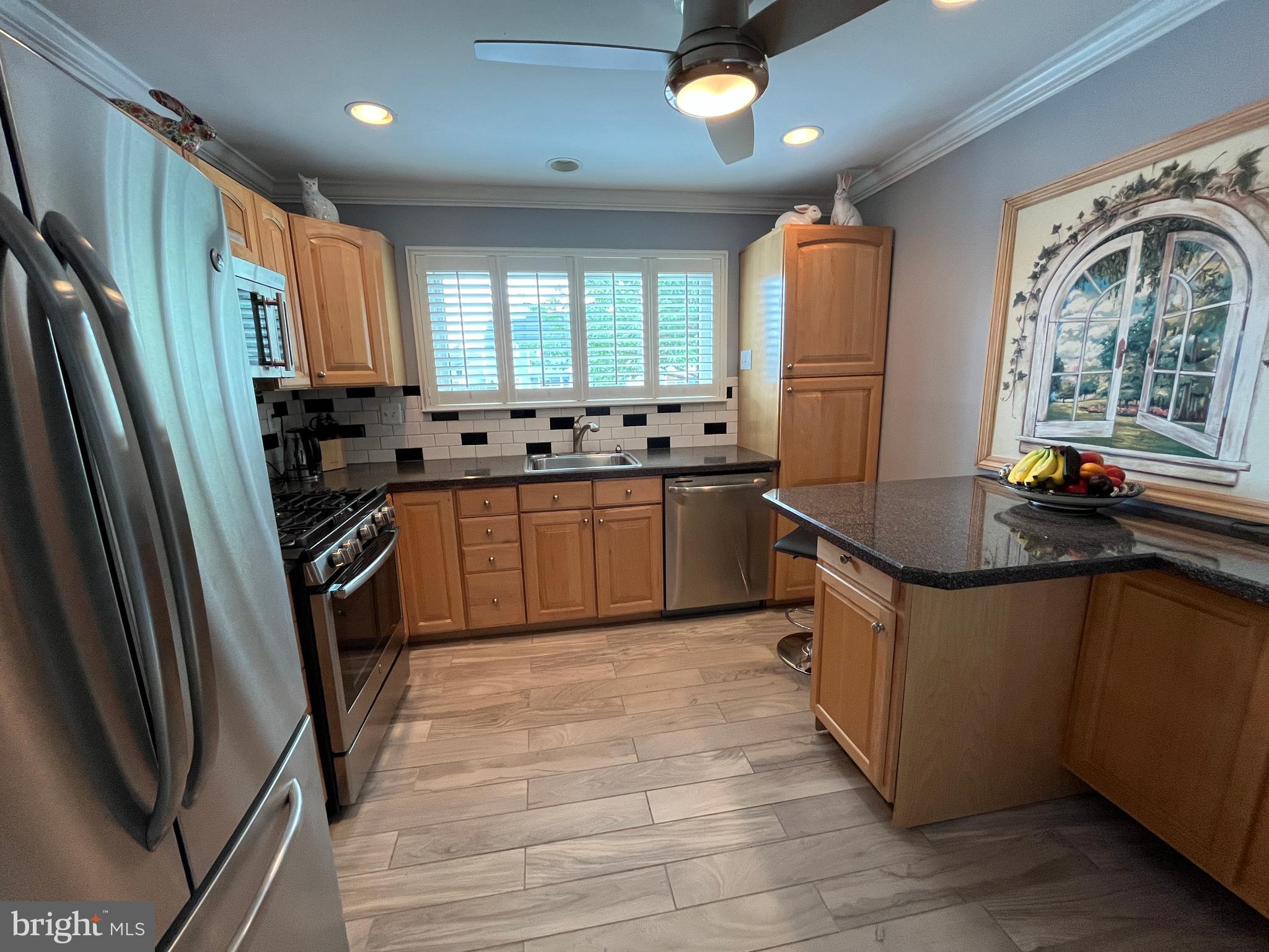 73 HILLCROFT WAY