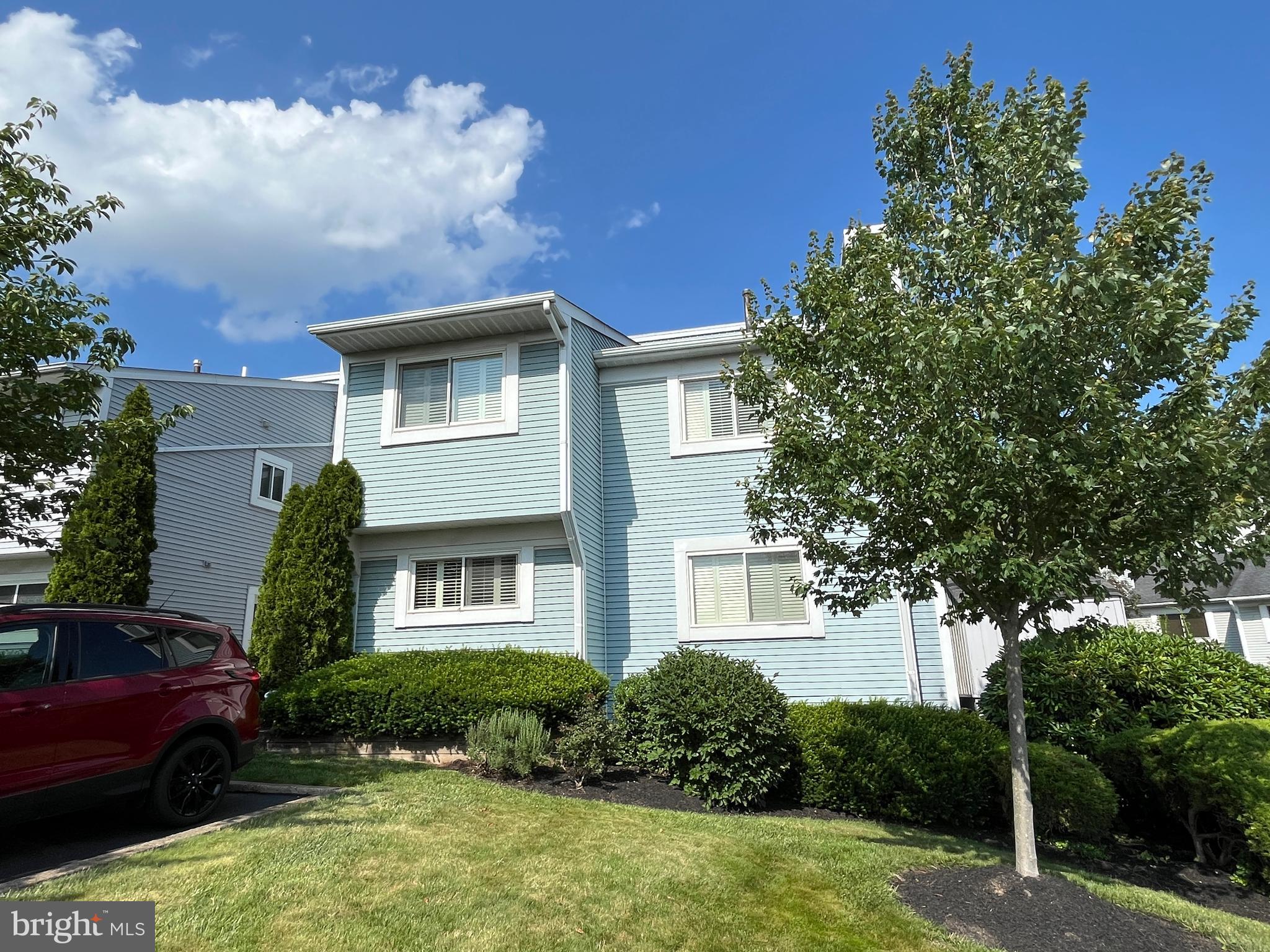 73 HILLCROFT WAY
