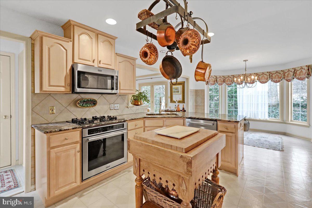 QUAIL HOLLOW - Residential