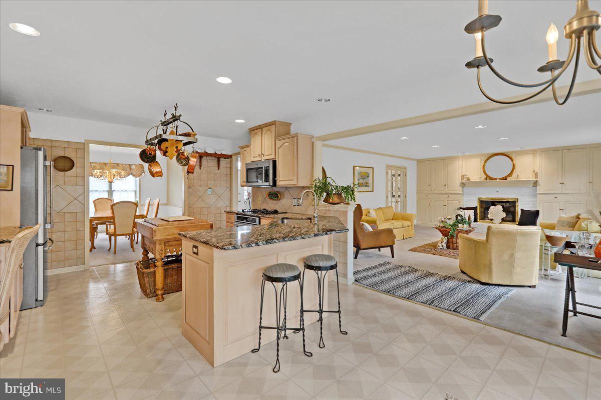 QUAIL HOLLOW - Residential