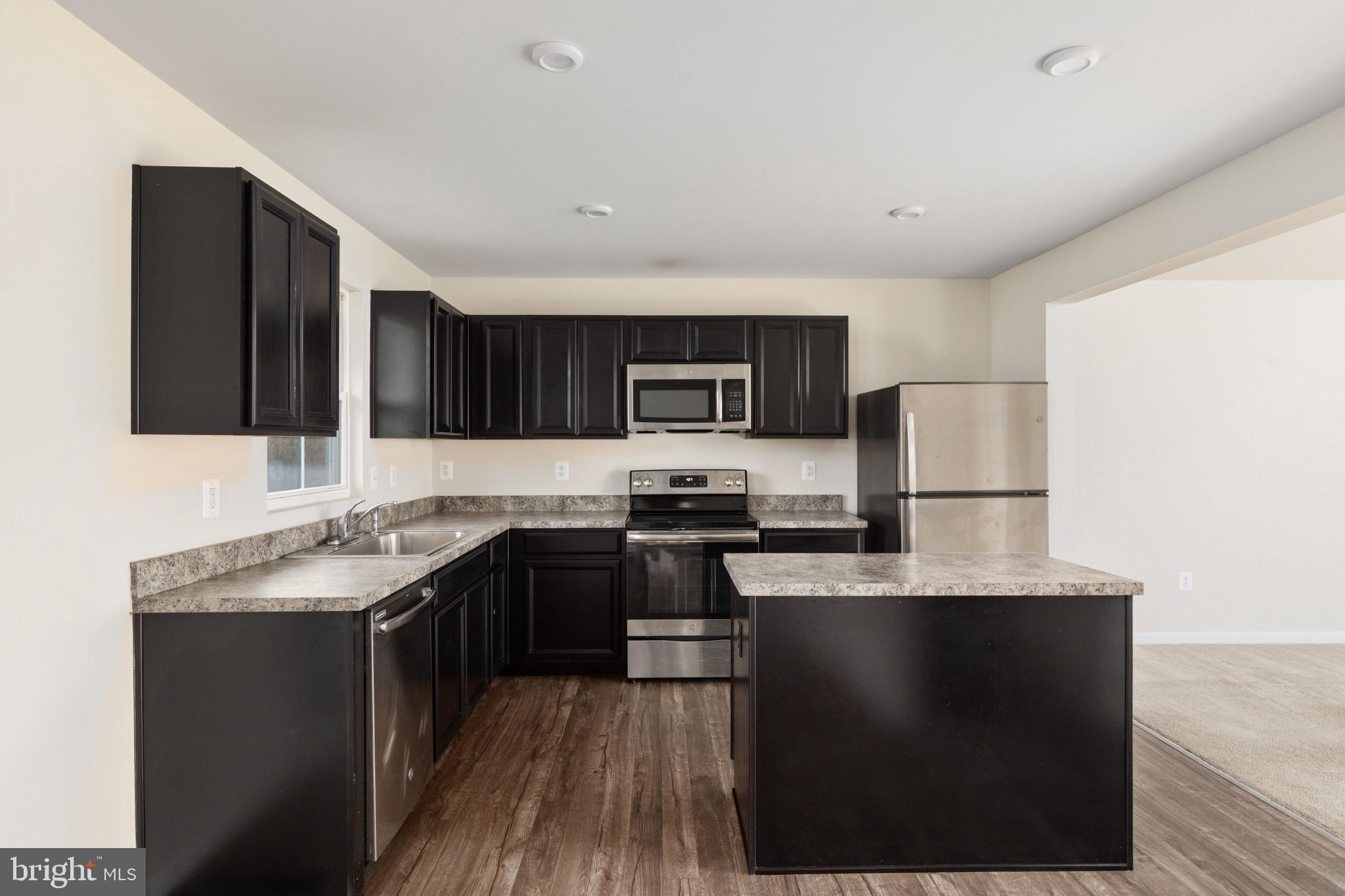 REGENTS CREST - Residential