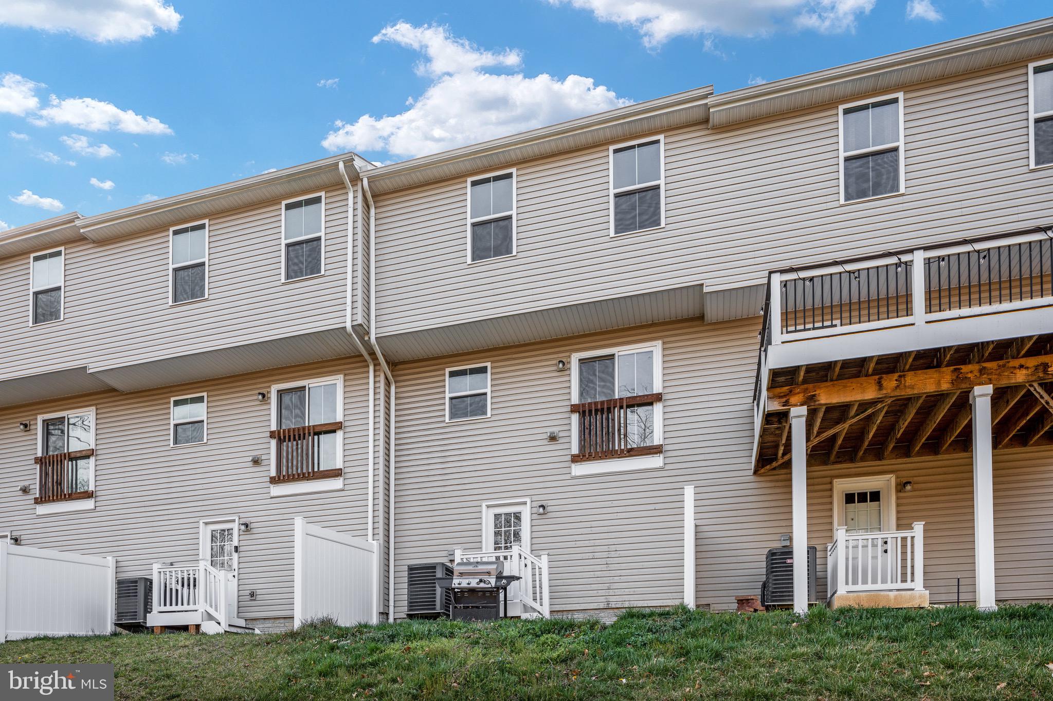 REGENTS CREST - Residential