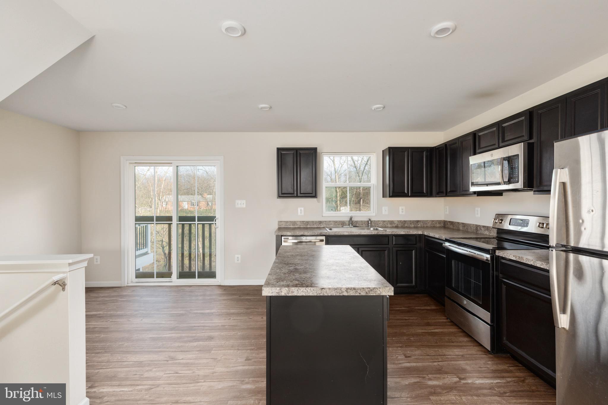 REGENTS CREST - Residential