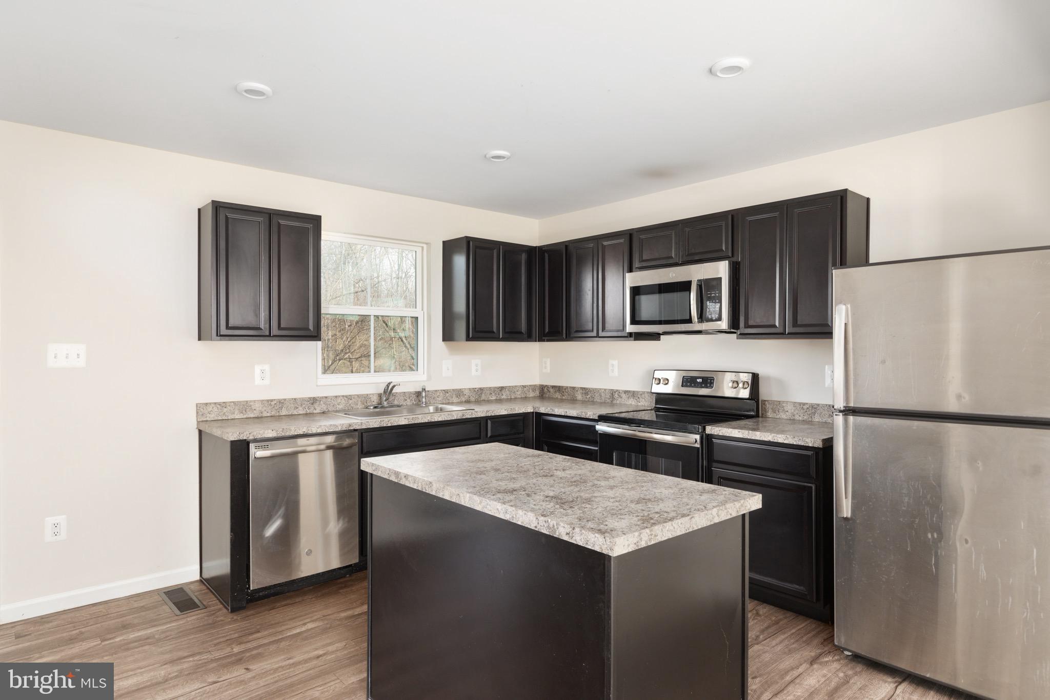 REGENTS CREST - Residential