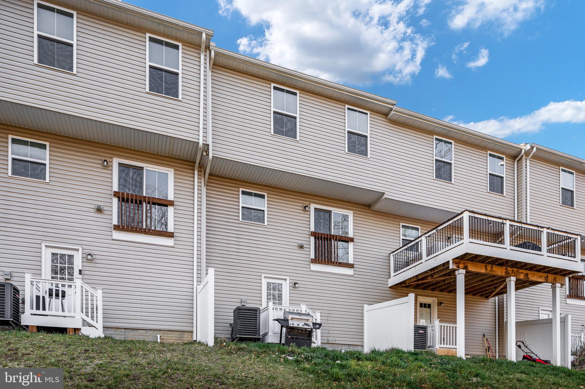 REGENTS CREST - Residential