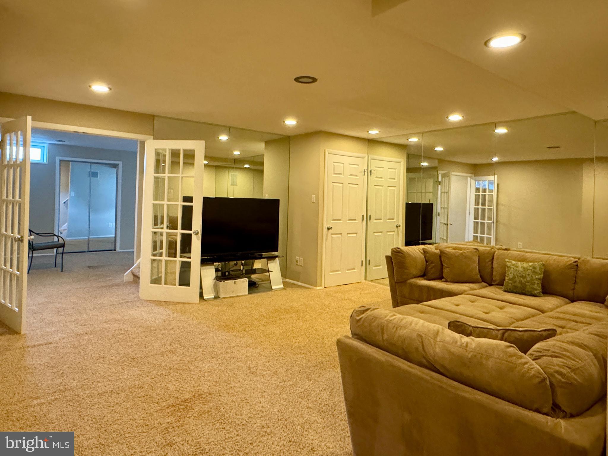 PROVIDENCE OAKS - Residential