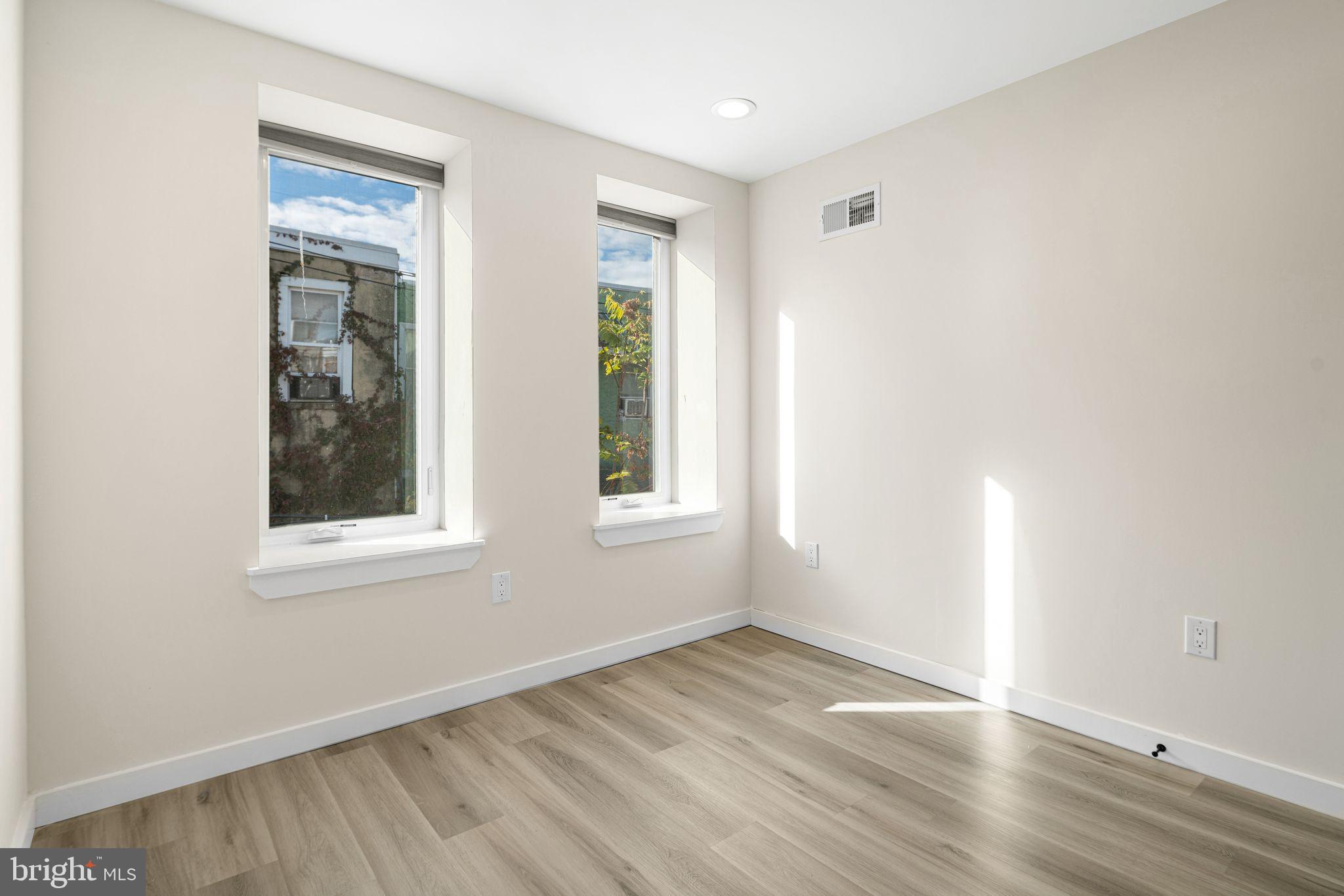 POINT BREEZE - Residential