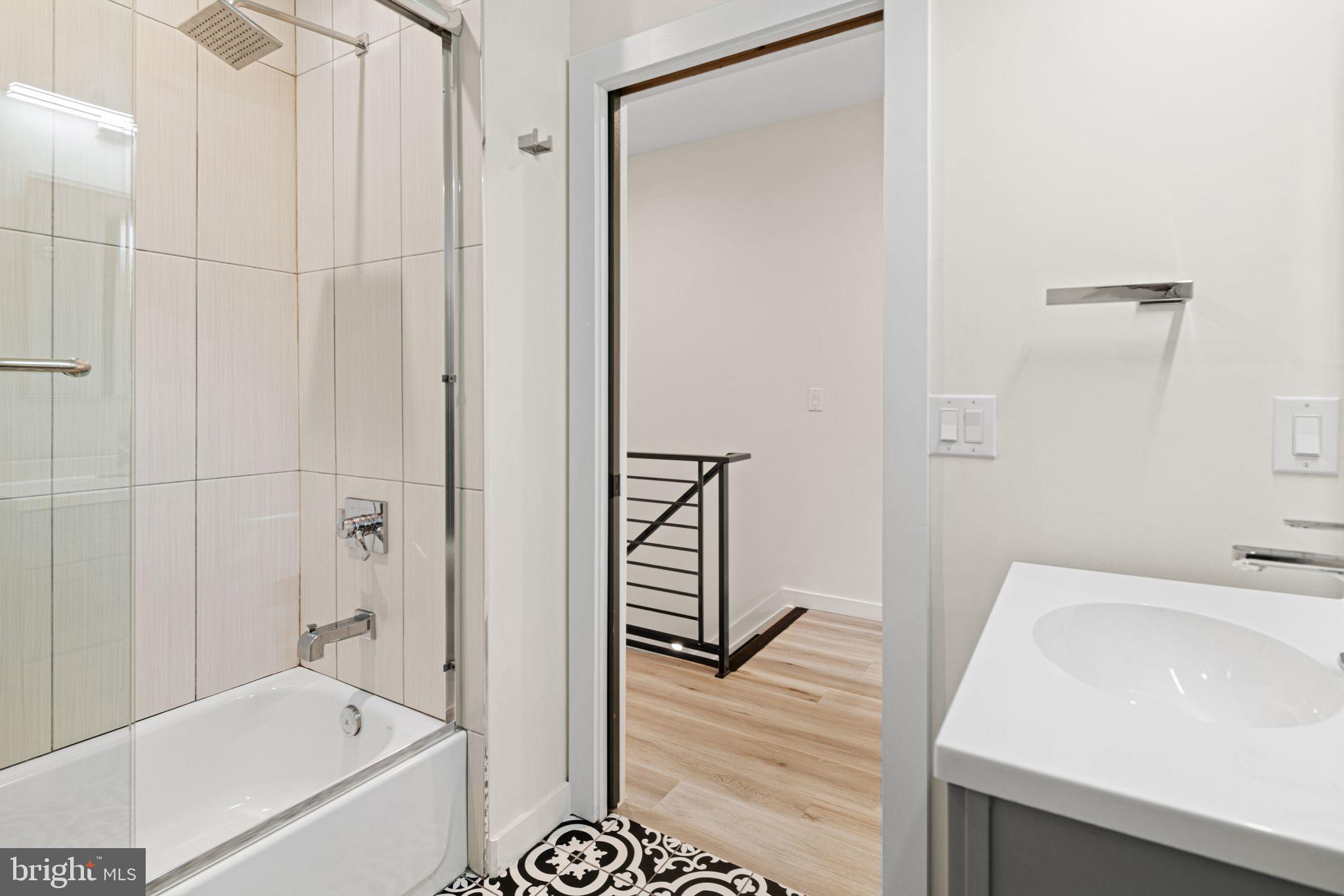 POINT BREEZE - Residential