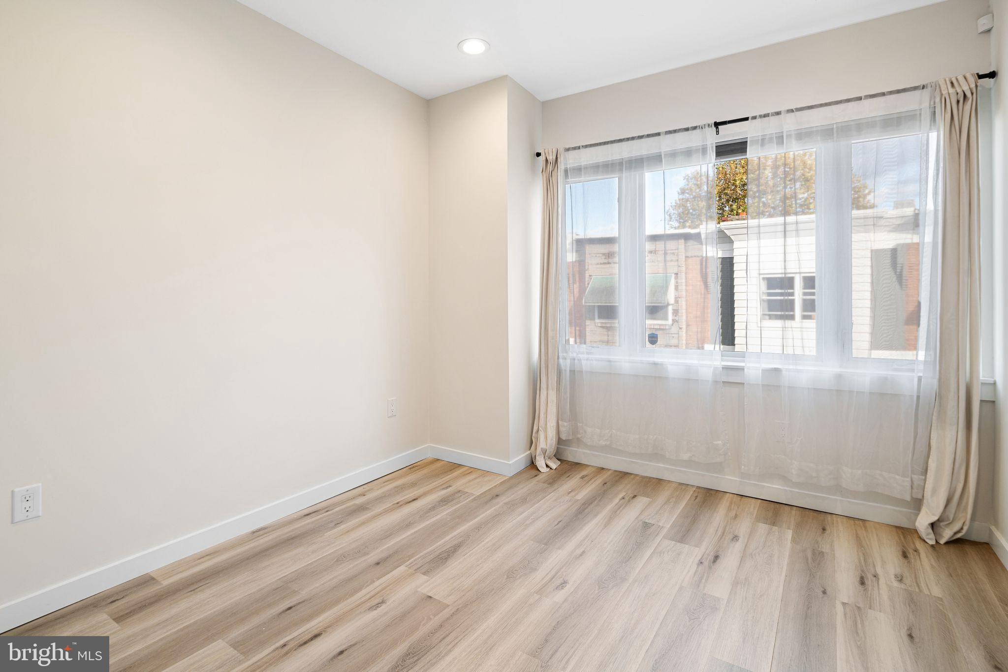 POINT BREEZE - Residential