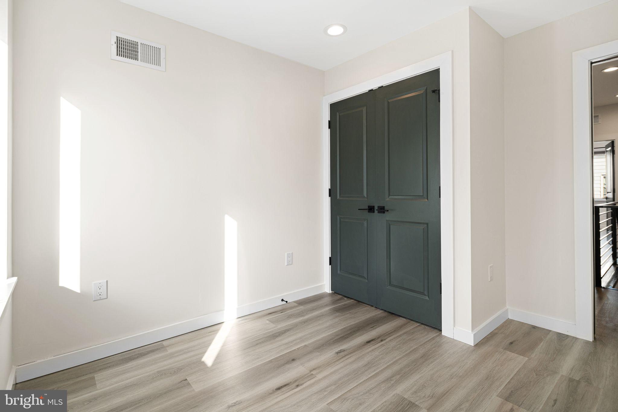 POINT BREEZE - Residential