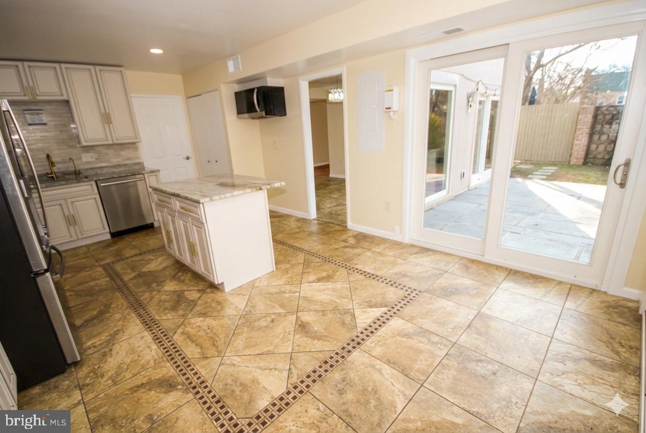 COURTS OF WHETSTONE - Residential