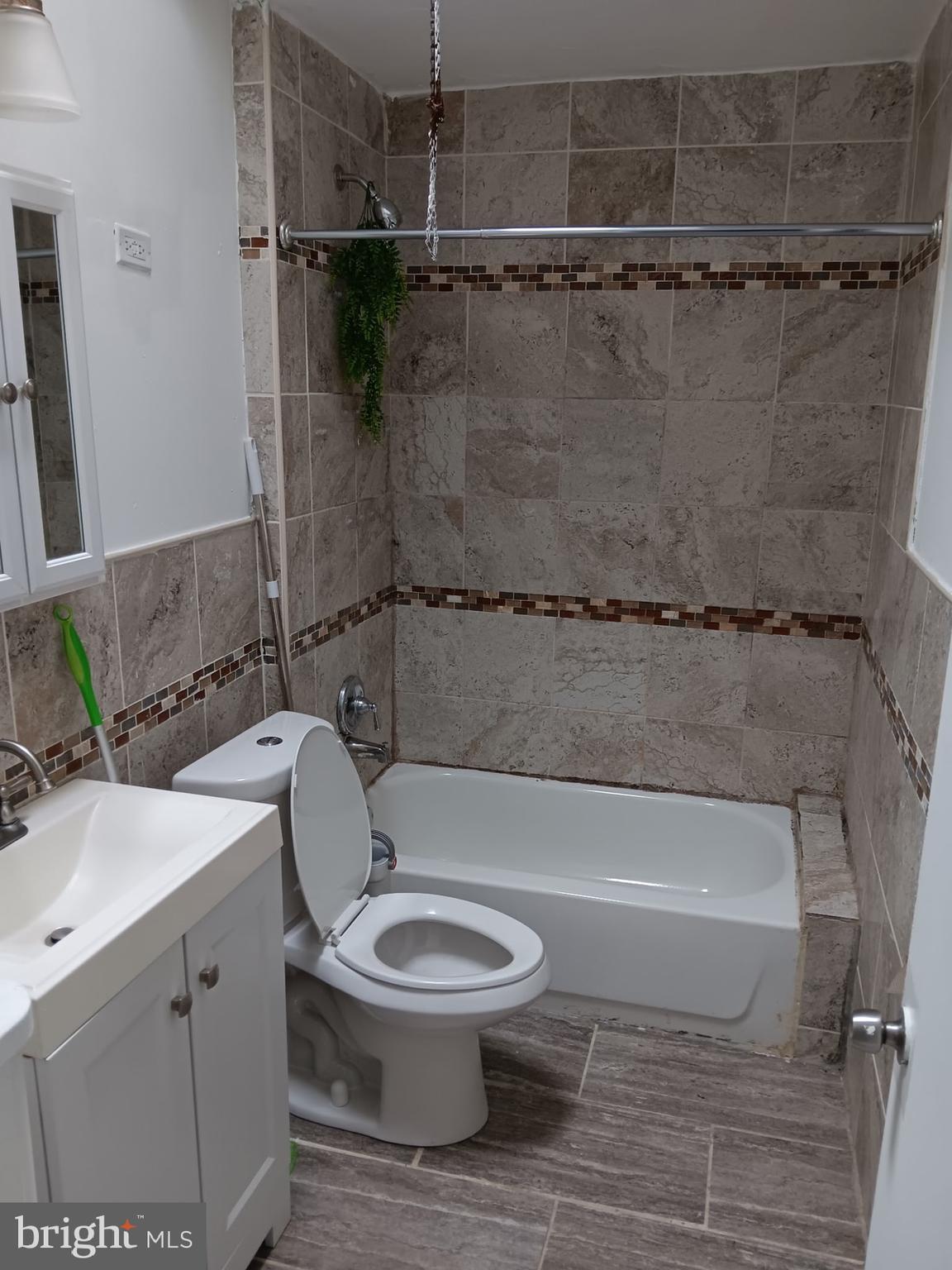 LAWNCREST - Residential Lease