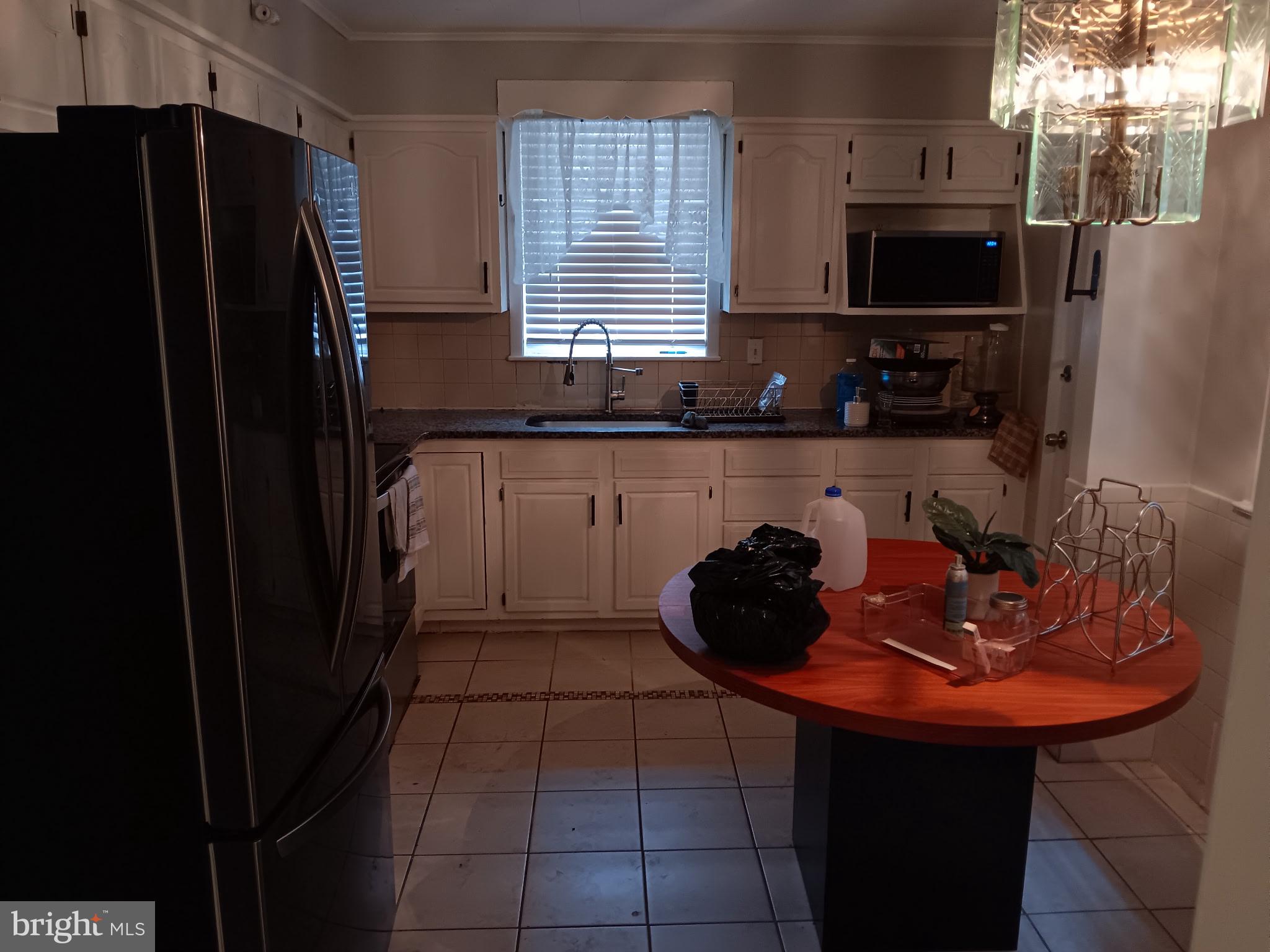 LAWNCREST - Residential Lease