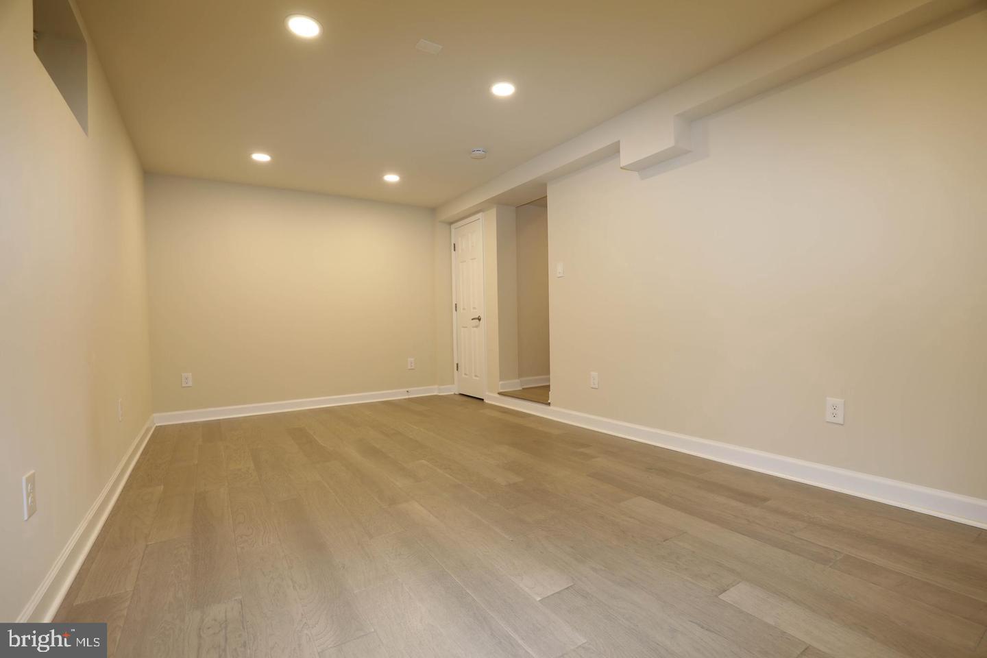 WATERSIDE - Residential