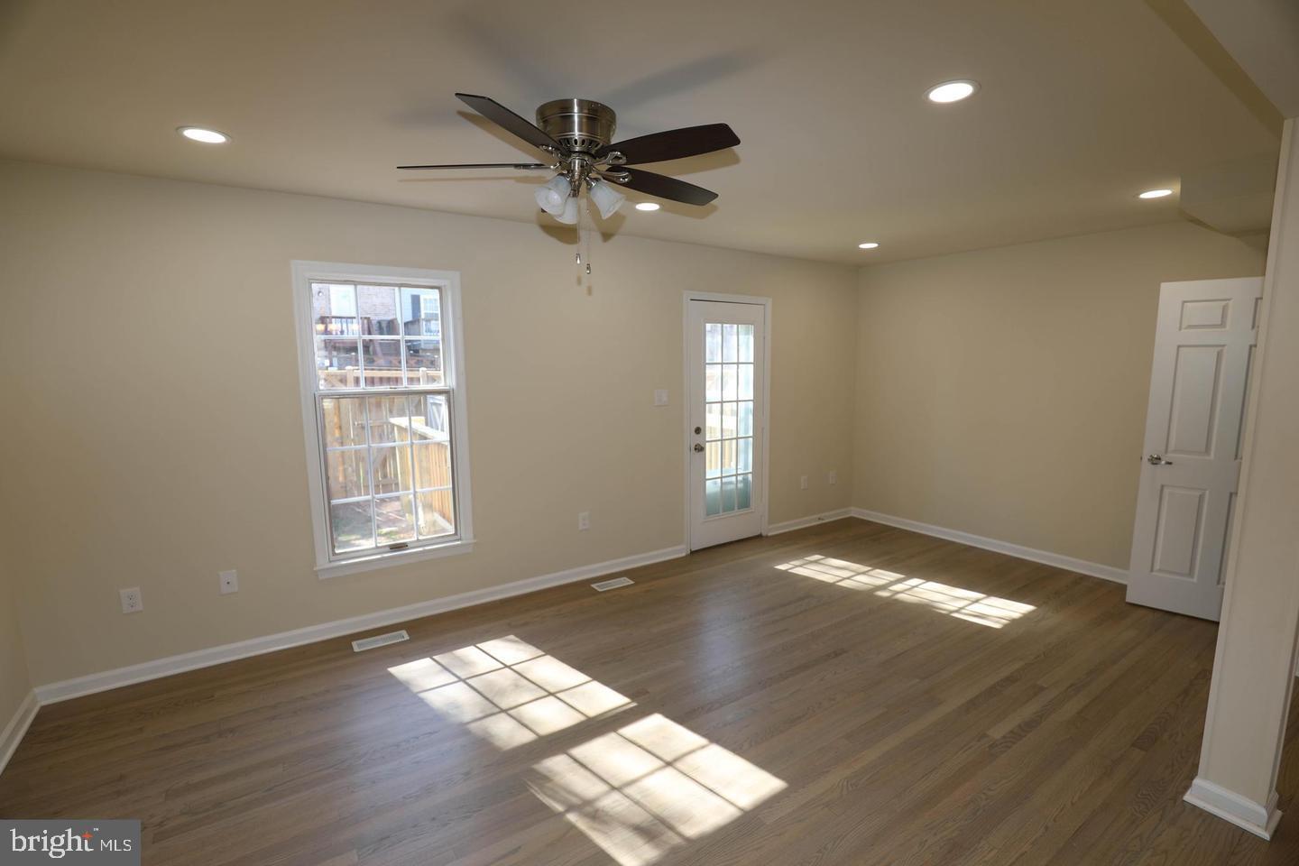 WATERSIDE - Residential