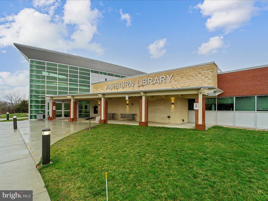 ASHBURN FARM - Residential