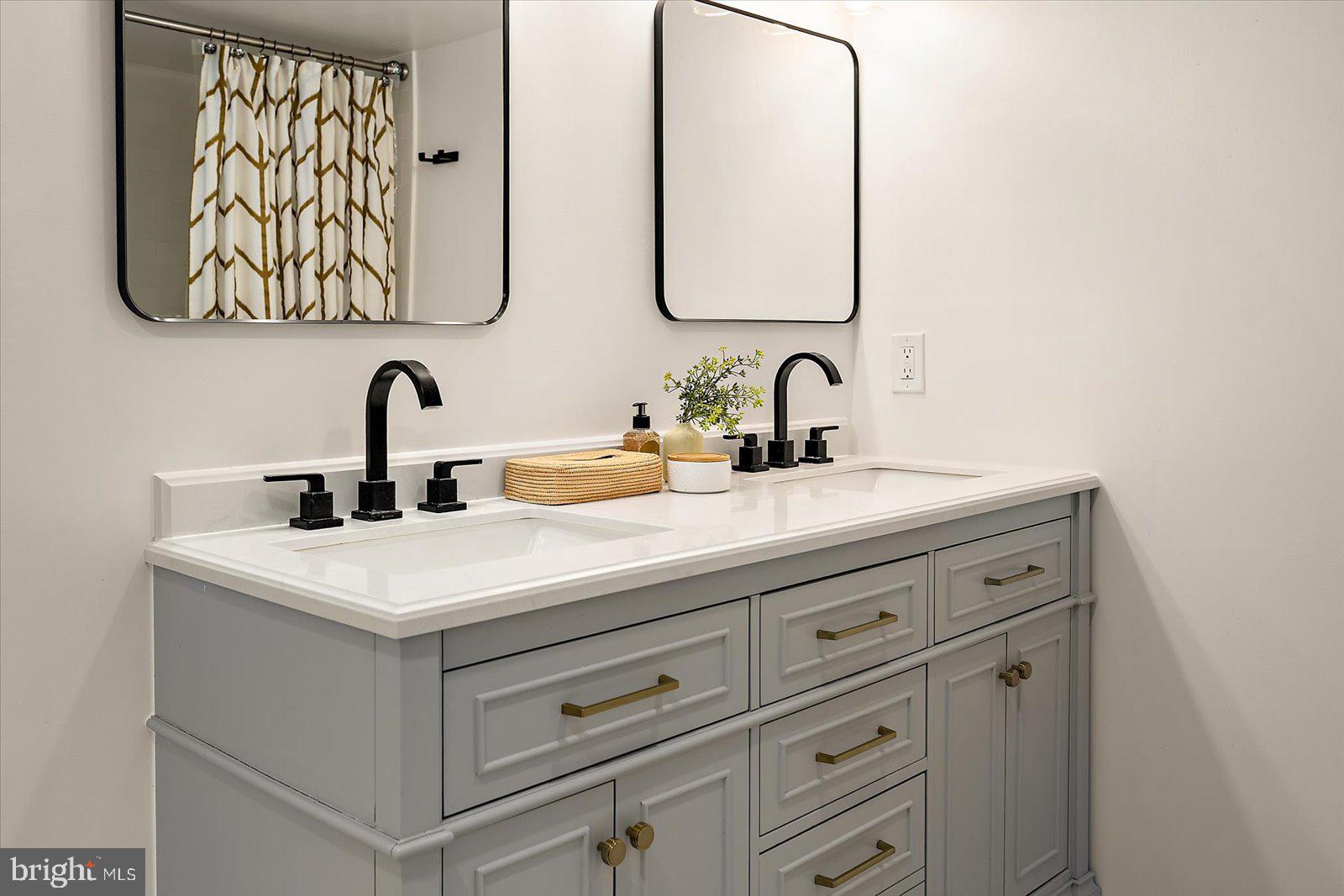 LONDONTOWN - Residential