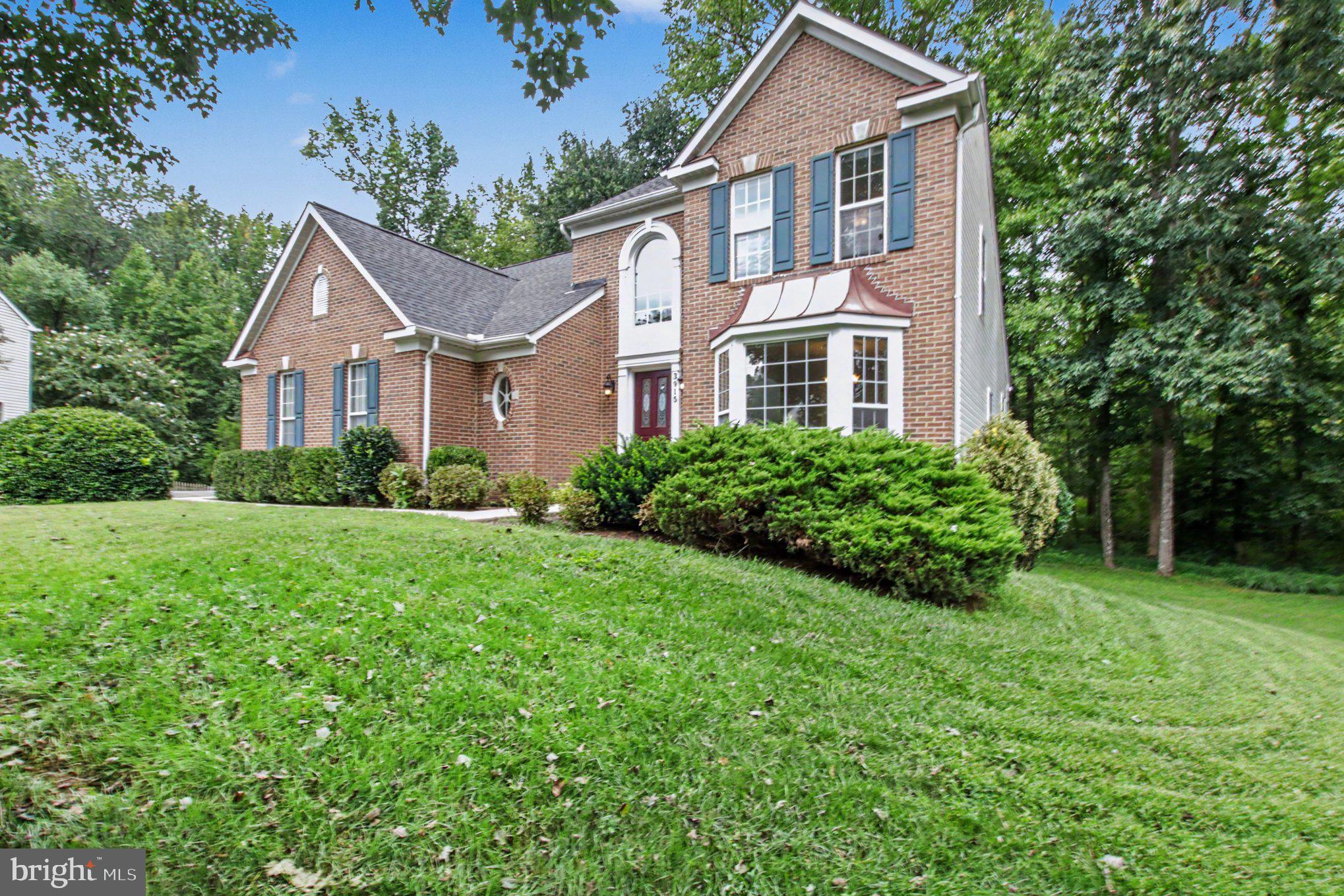 3915 CARLYLE COURT