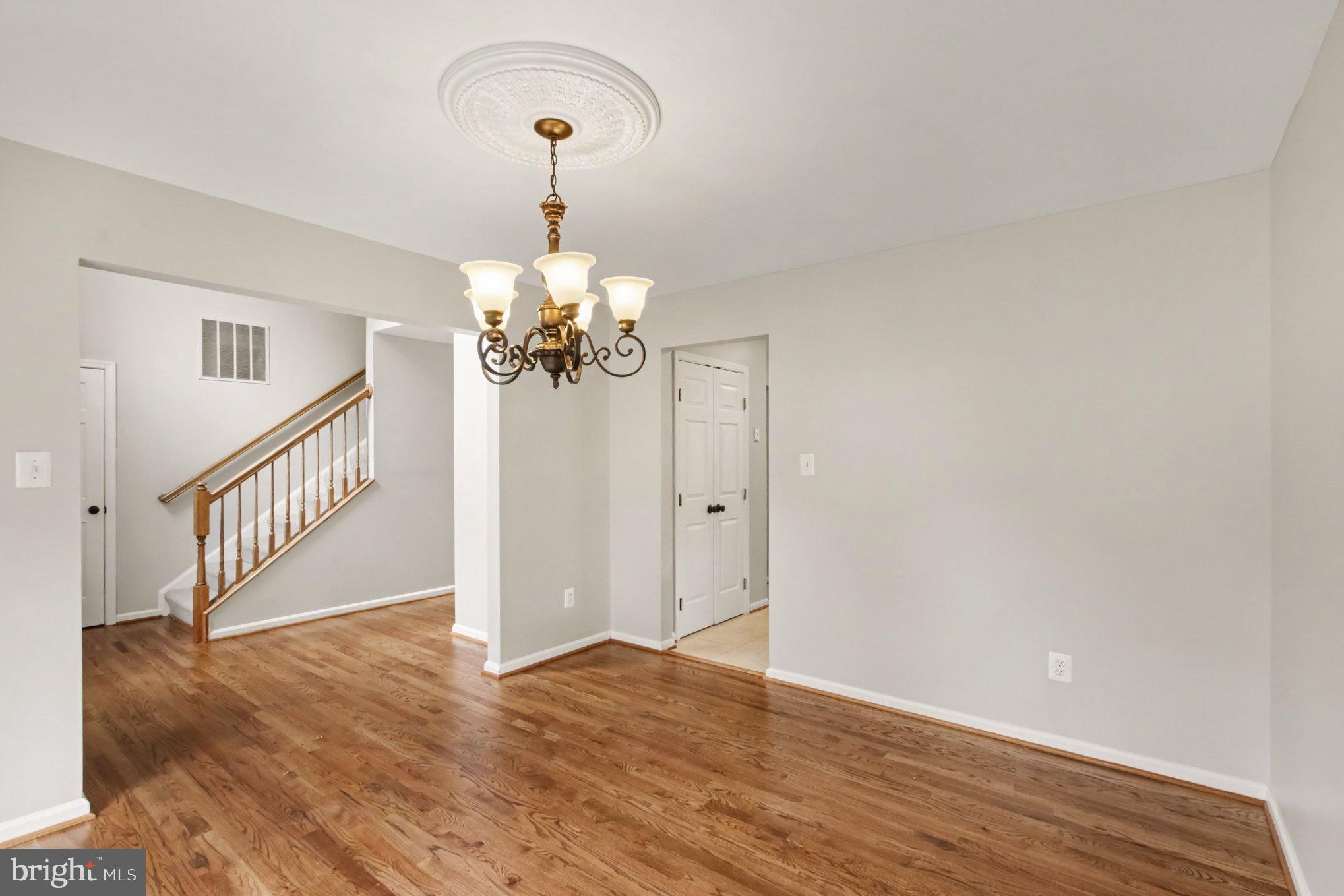 3915 CARLYLE COURT