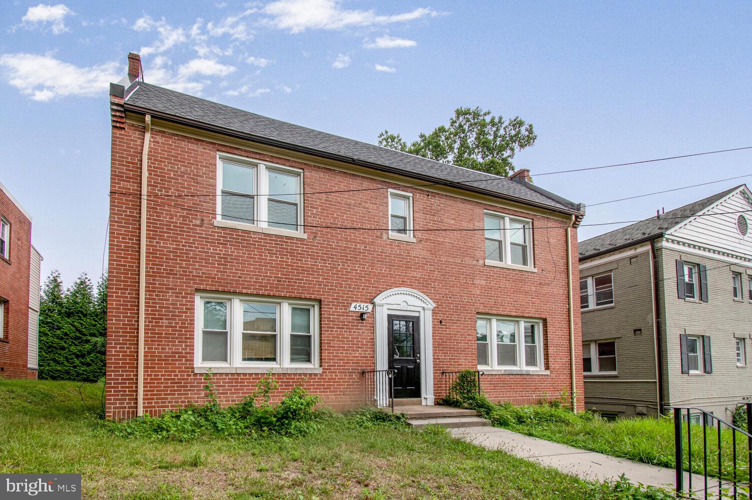 Spacious one bedroom unit , walking distance to everything in downtown Bethesda. Metro one block away, walking distance to Walter Reed Medical Center and NIH.