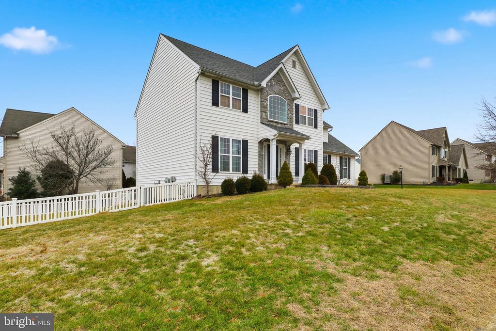 Photo of 2197 Bentley Lane, YORK, PA 17404 (MLS # PAYK2094990)