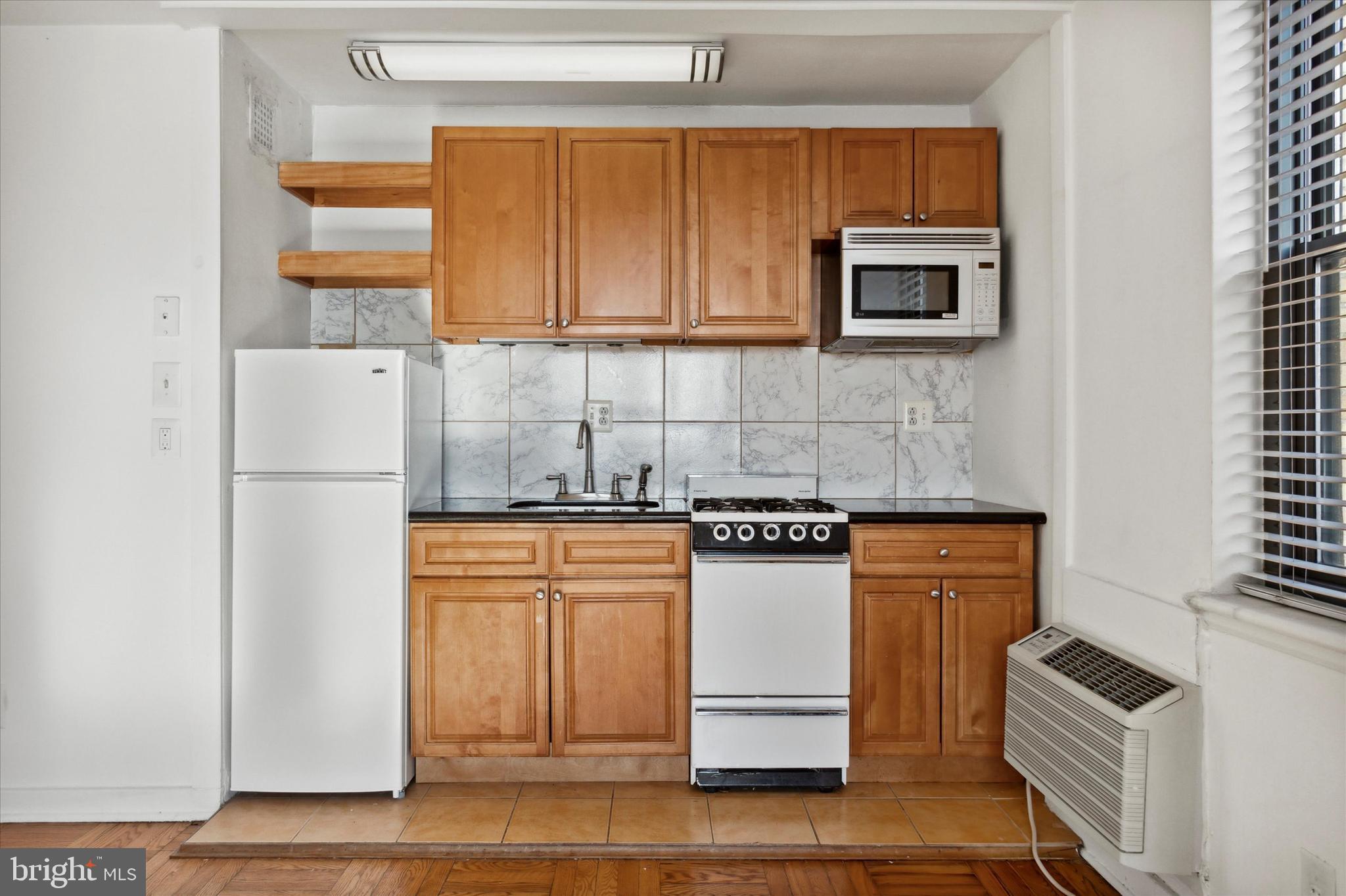 ART MUSEUM AREA - Residential Lease