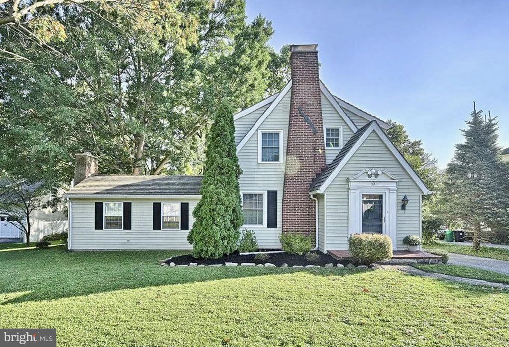 Photo of 19 Roselle Avenue, Lancaster, PA 17603 (MLS # PALA2049652)