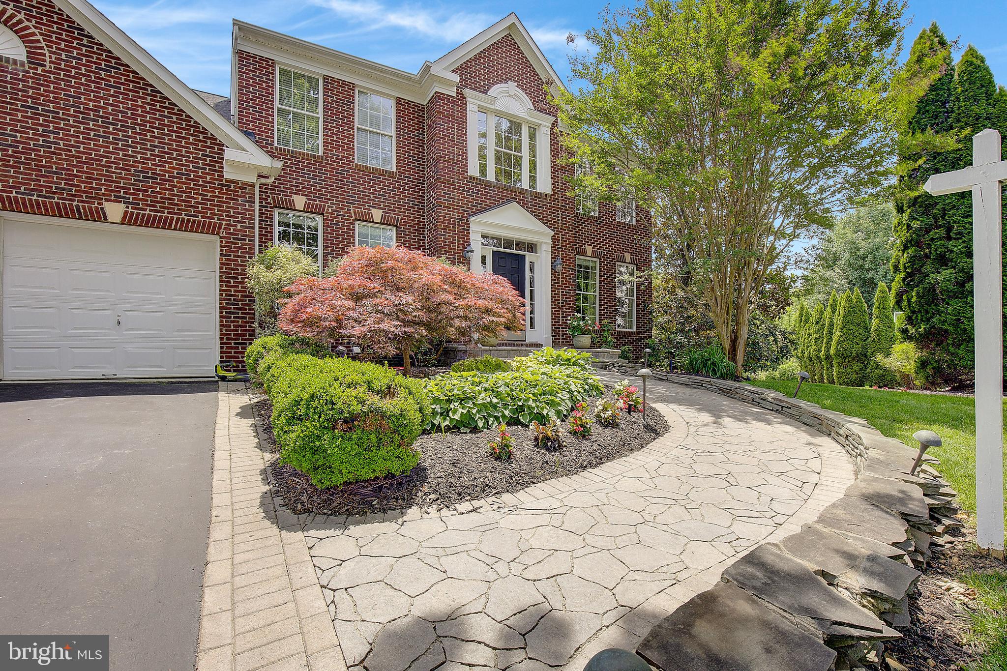 2407 LAWNDALE COURT