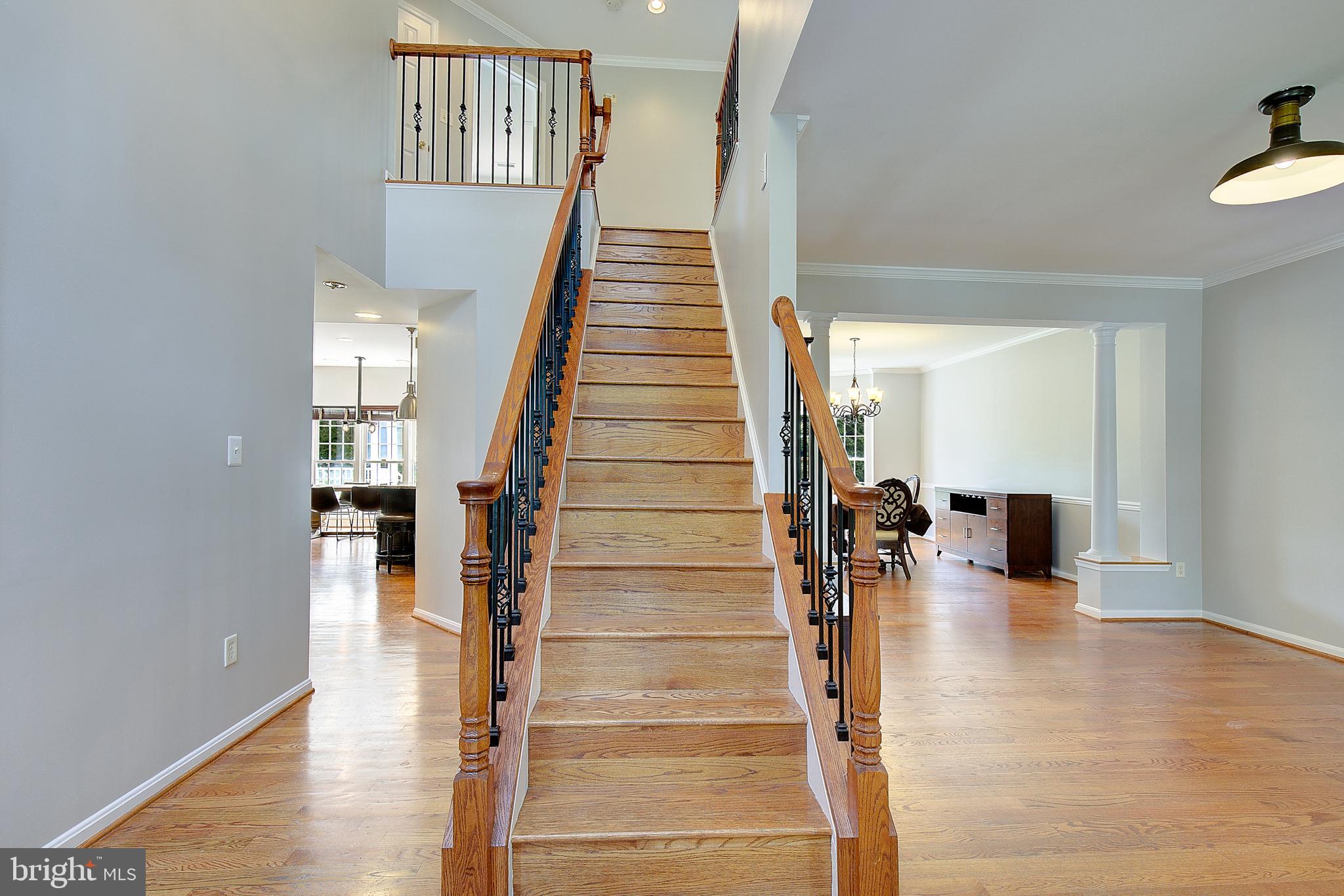 2407 LAWNDALE COURT