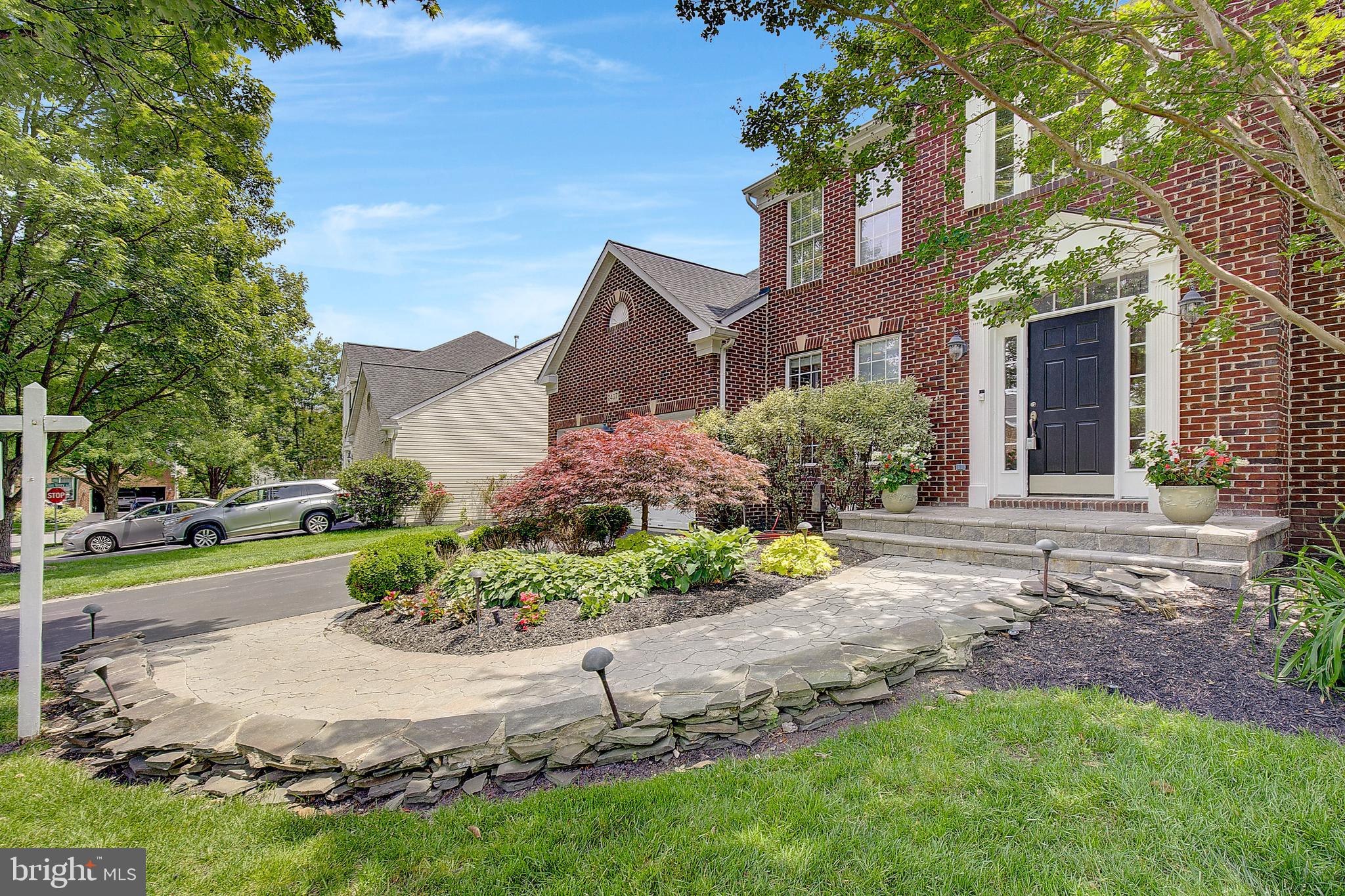 2407 LAWNDALE COURT