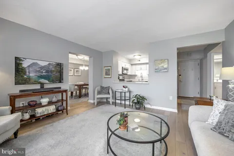 2141 Wisconsin Avenue NW Unit 604, Washington, DC MLS: DCDC2172046
