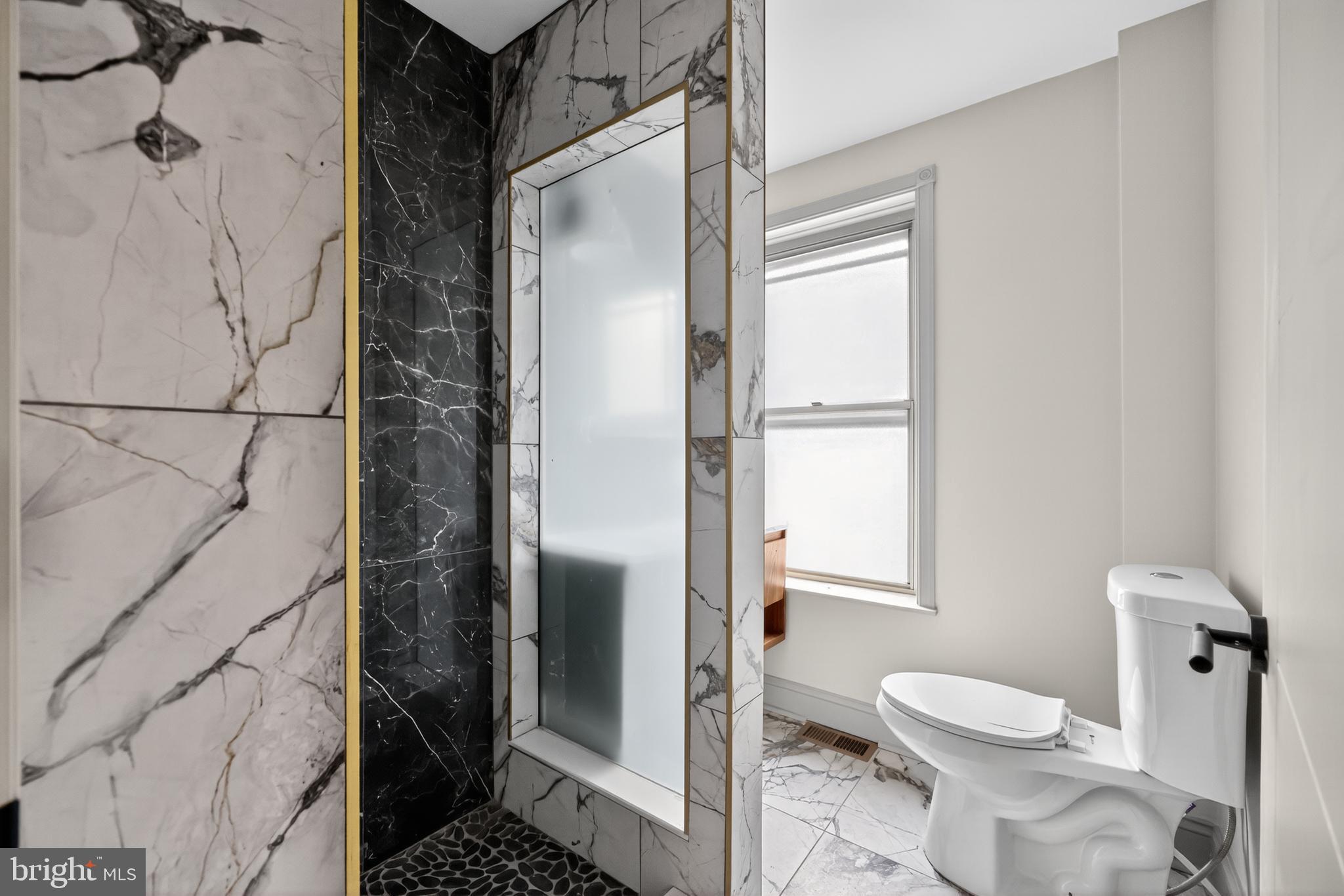 EAST KENSINGTON - Residential