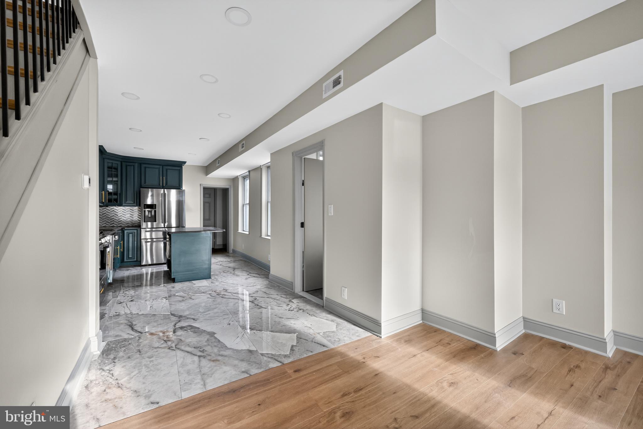 EAST KENSINGTON - Residential