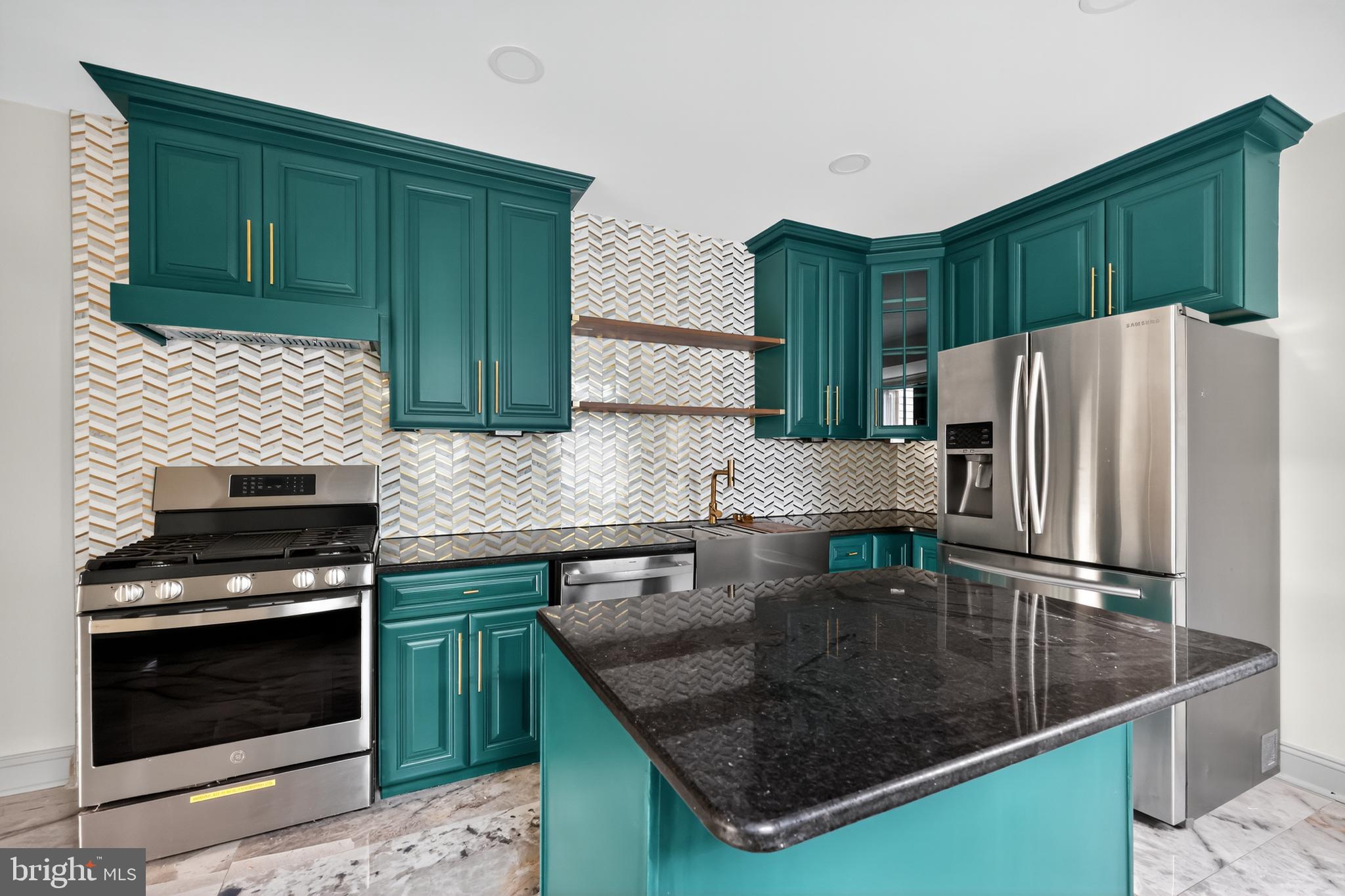 EAST KENSINGTON - Residential