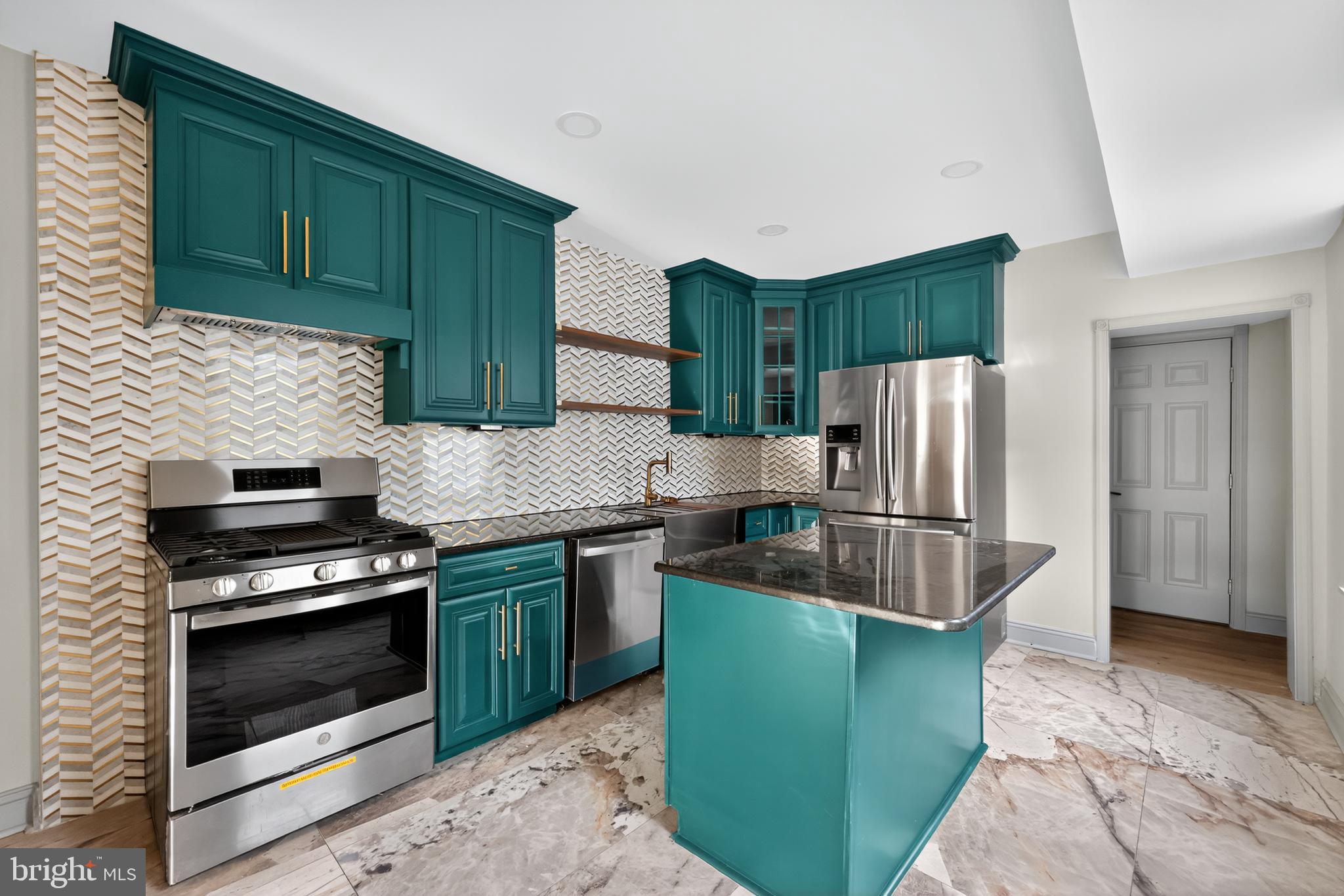 EAST KENSINGTON - Residential