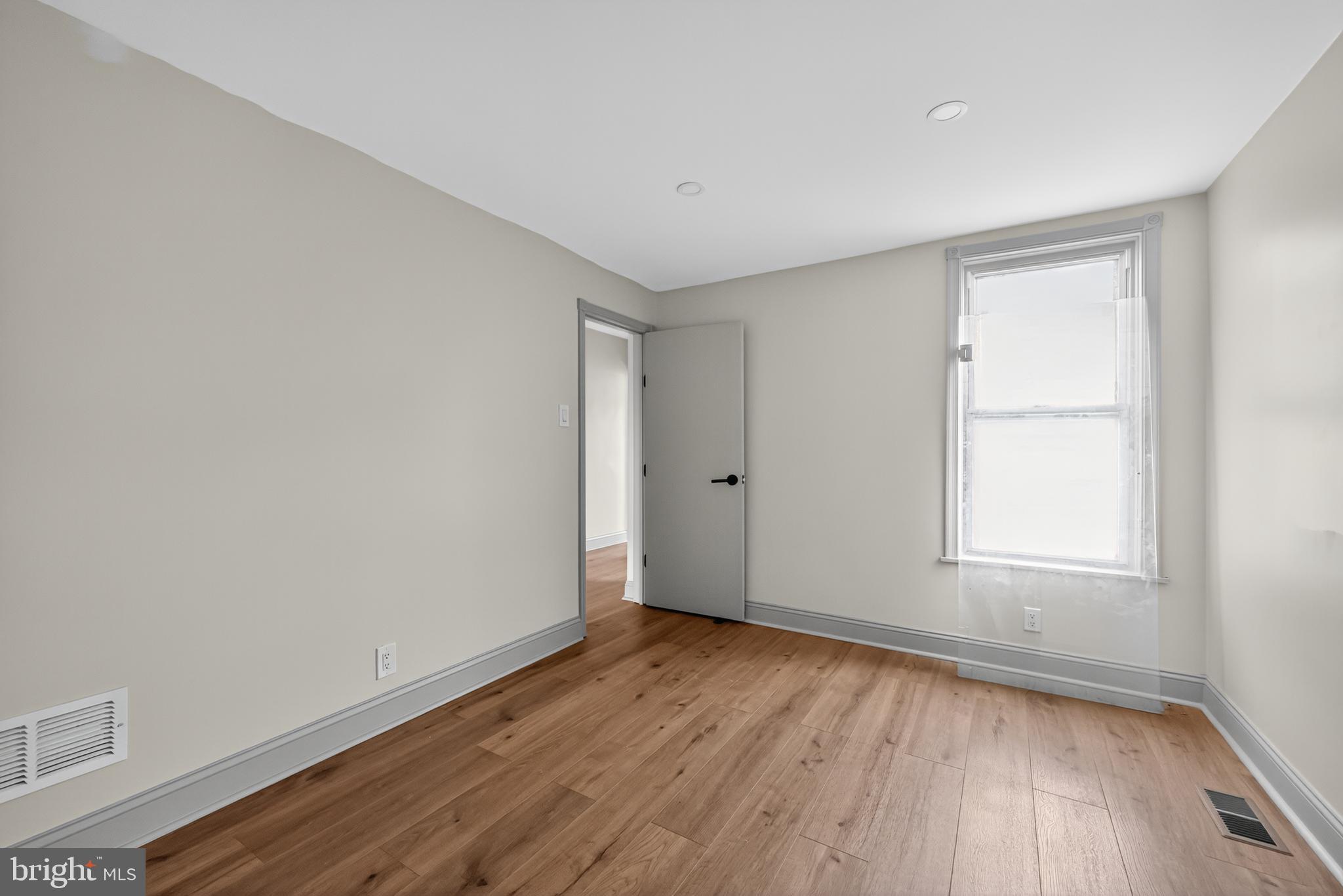 EAST KENSINGTON - Residential