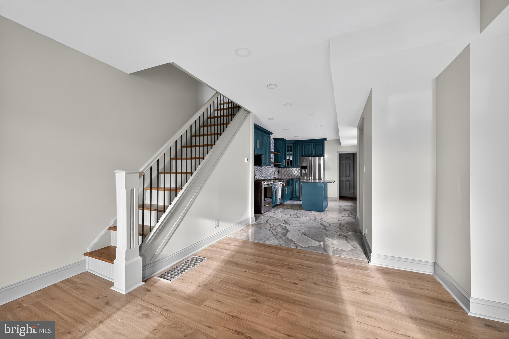 EAST KENSINGTON - Residential