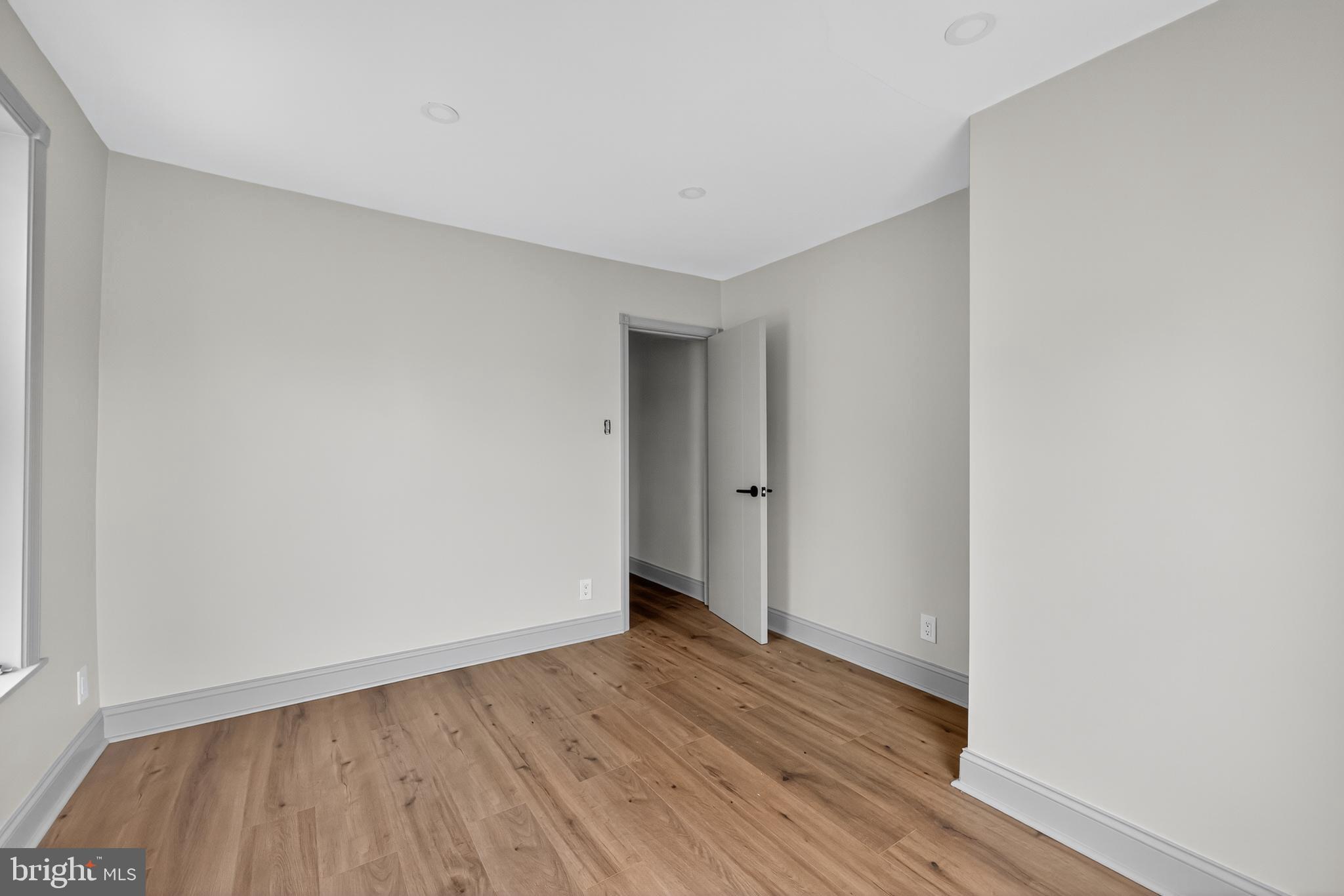 EAST KENSINGTON - Residential