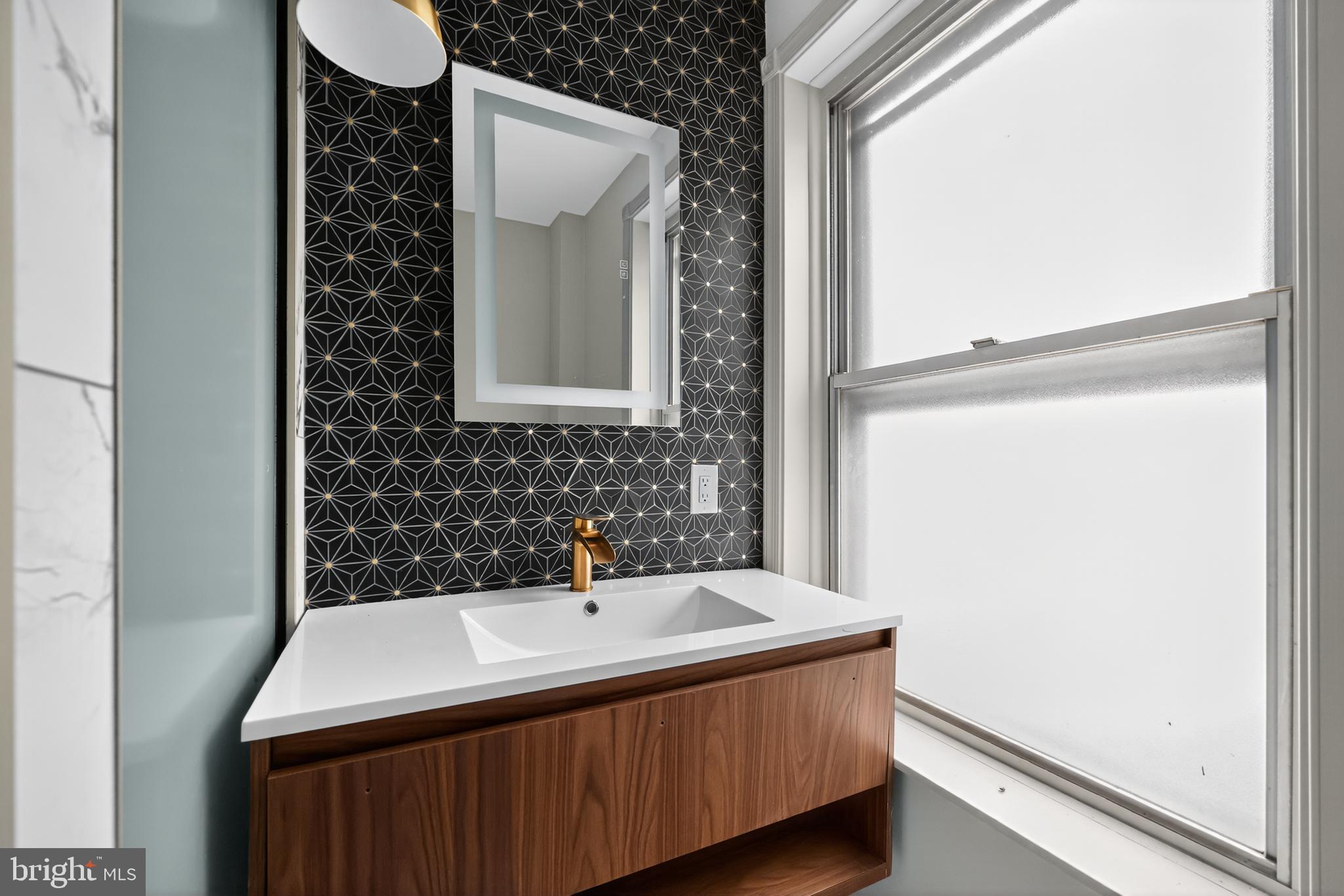 EAST KENSINGTON - Residential