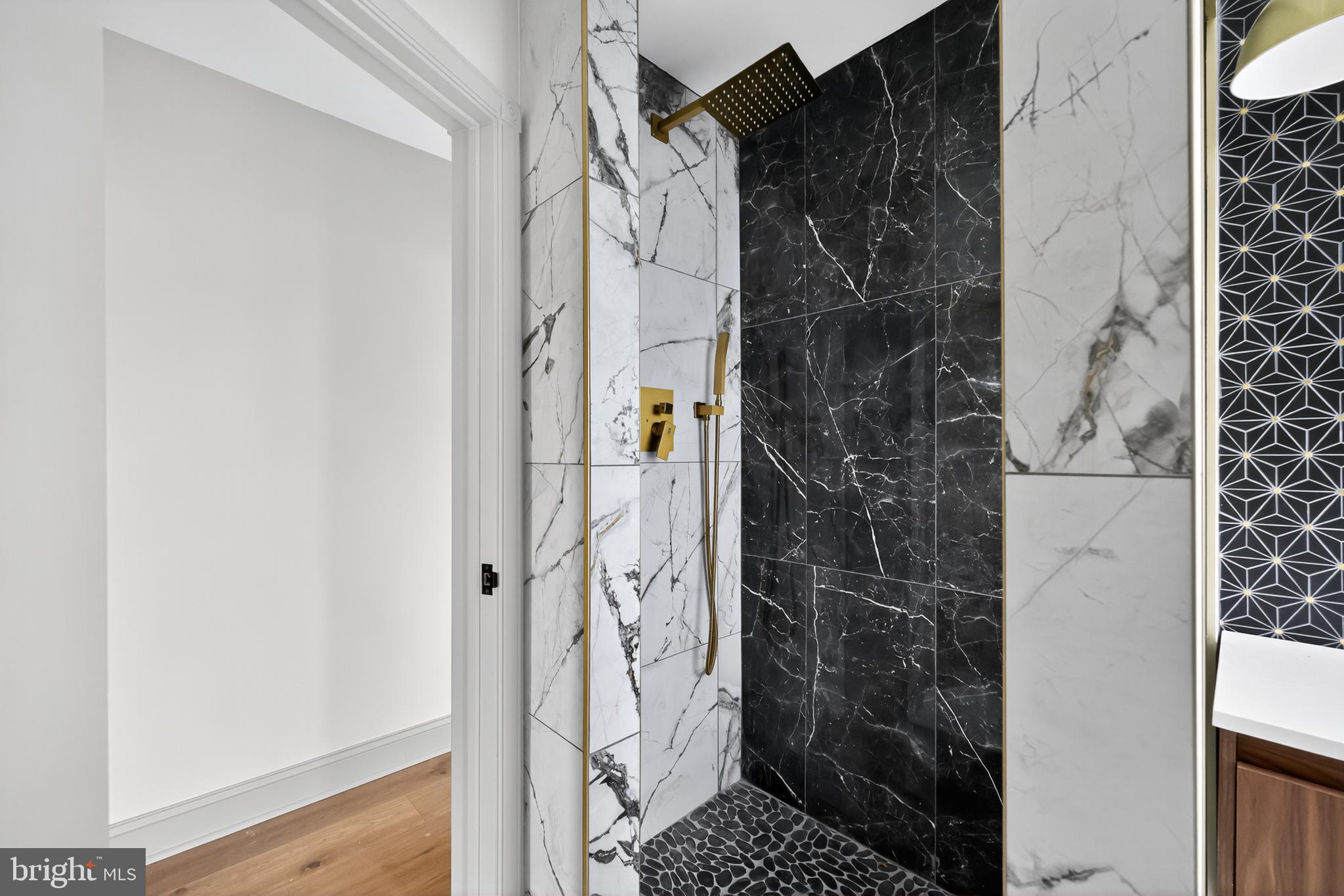 EAST KENSINGTON - Residential