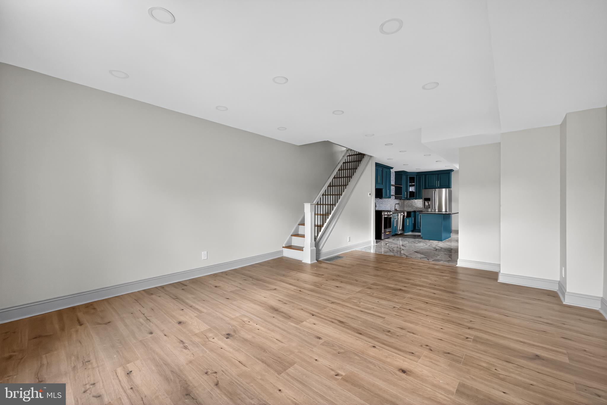 EAST KENSINGTON - Residential