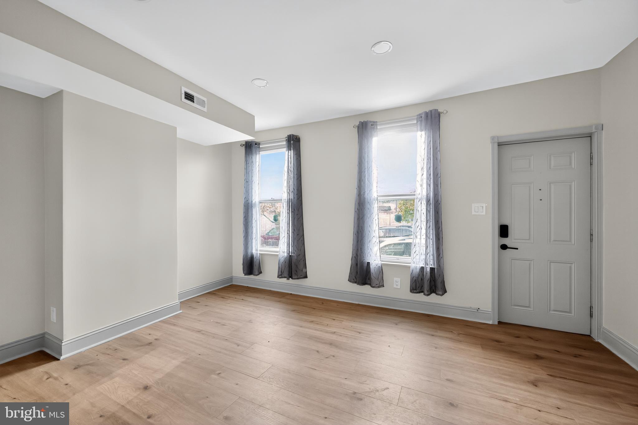 1819 E SERGEANT STREET